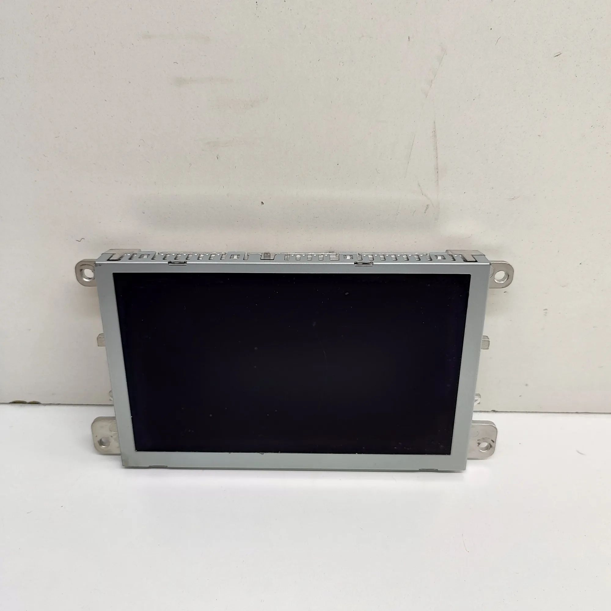 Audi Q5 (8R) Navigation display Navigation display — AUDI Q5 (8R) (2008-2017) —...