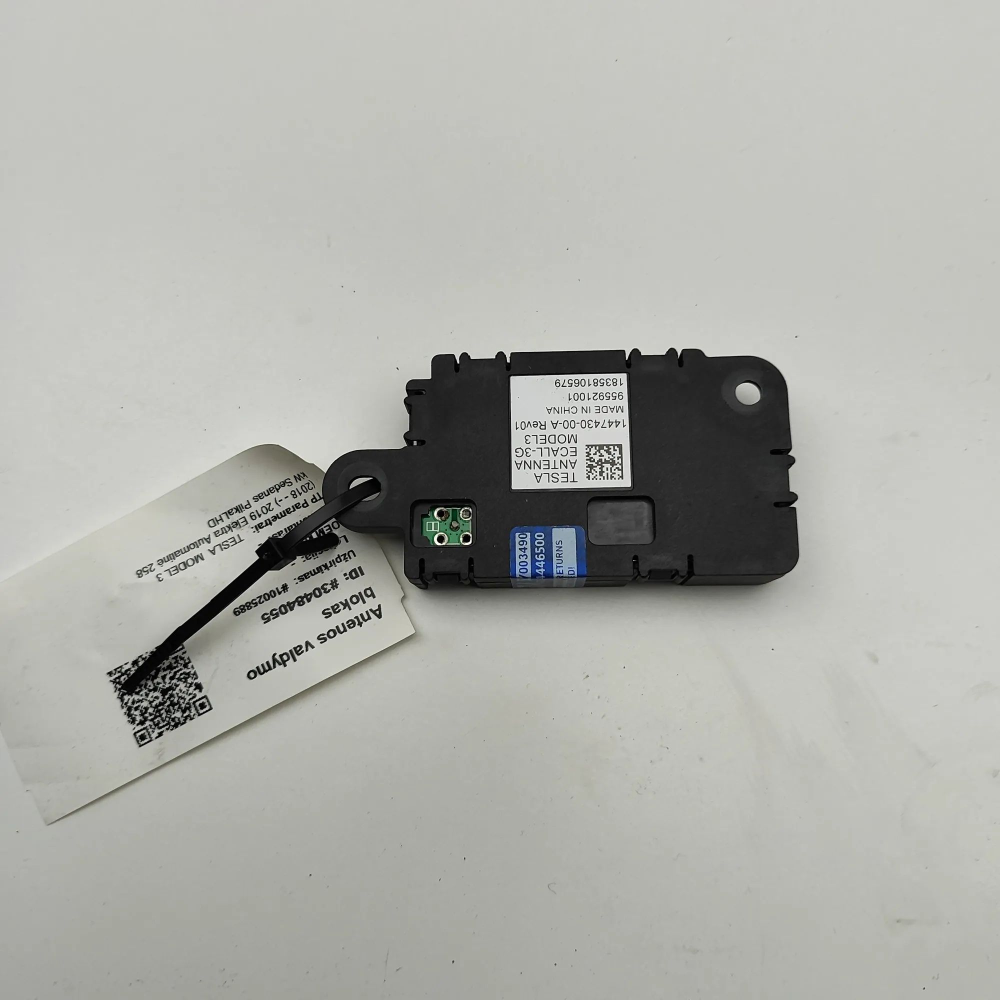 Tesla Model 3 Antenna Amplifier Antenna Amplifier — TESLA MODEL 3 (2018-...) — ...