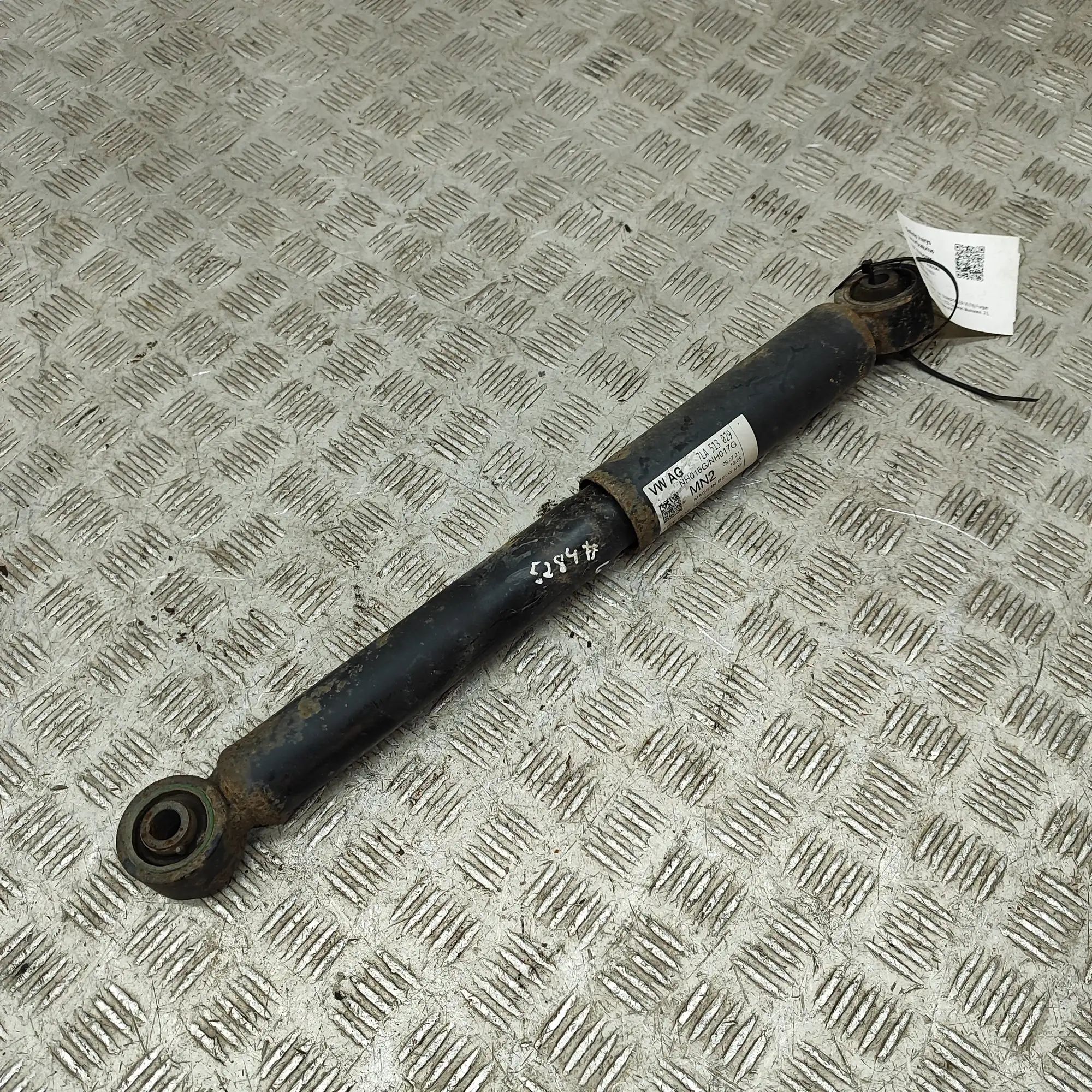 Volkswagen Transporter (T6, Caravelle, Multivan) Shock absorber — rear left Shock absorber — rear left — VW TRANSPORTER (VI...