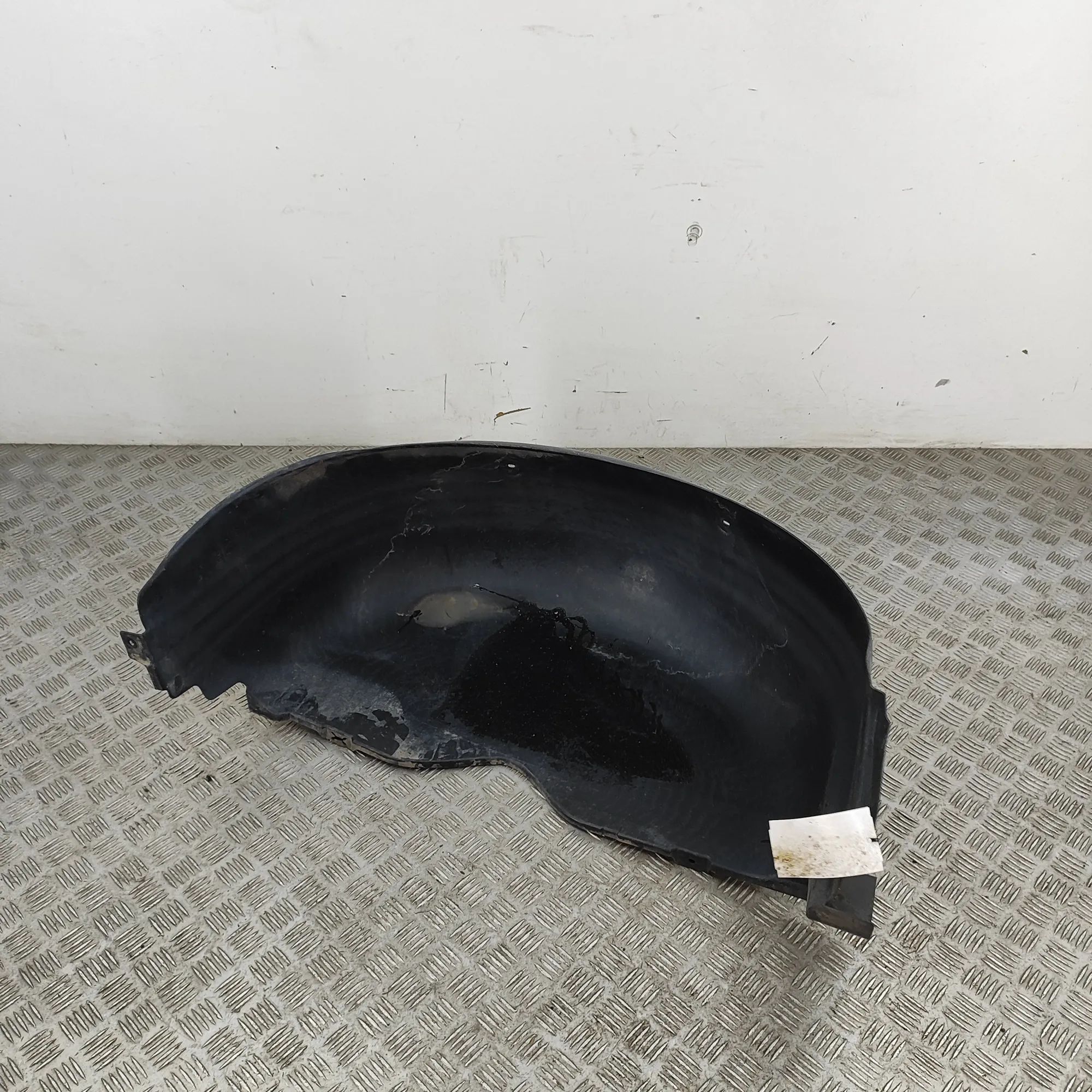 Volkswagen Transporter (T6, Caravelle, Multivan) Rear Left Arch Liner Rear Left Arch Liner — VW TRANSPORTER (VI T6 Va...