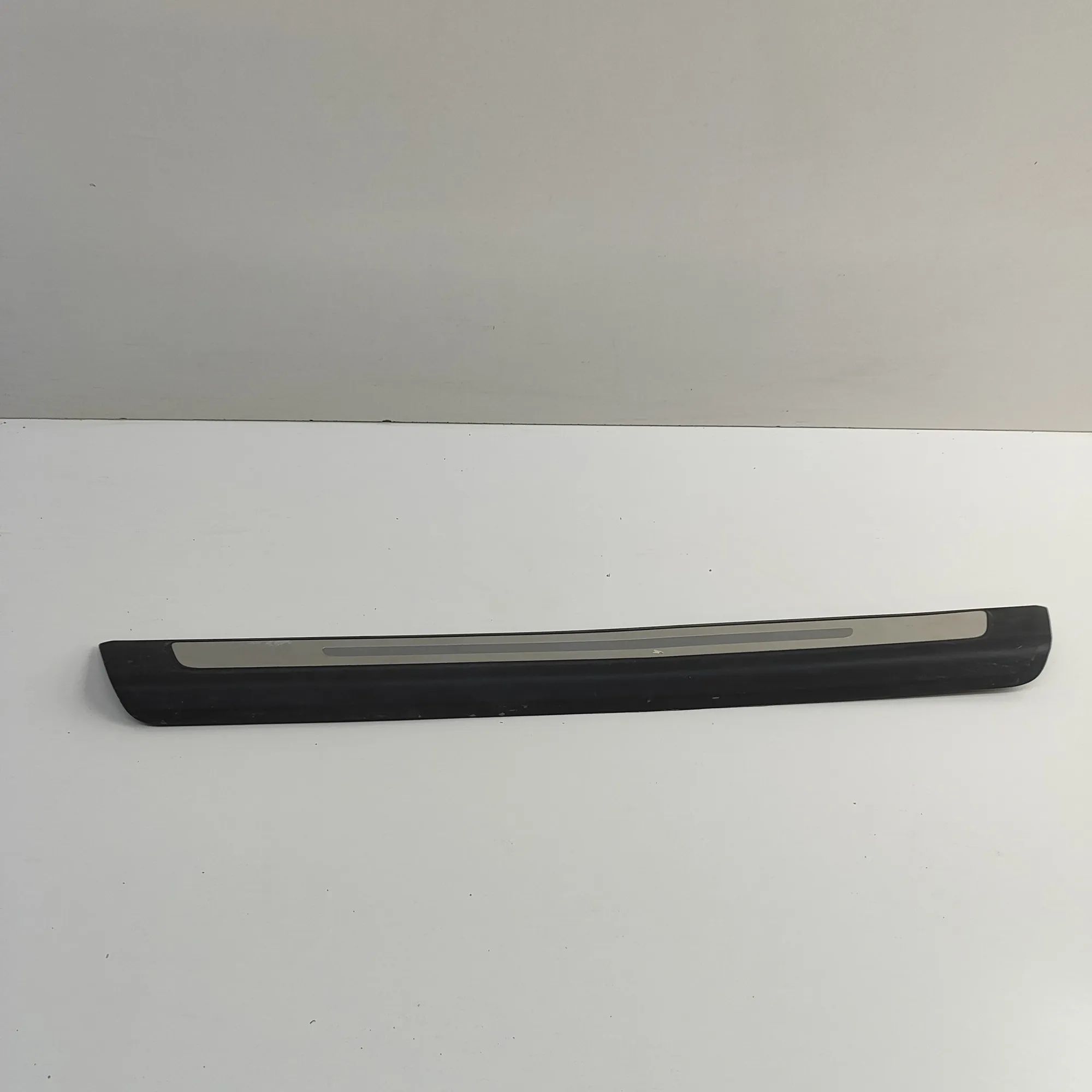 Audi Q3 (8U) Interior sill trim — front left Interior sill trim — front left — AUDI Q3 (F3) ...