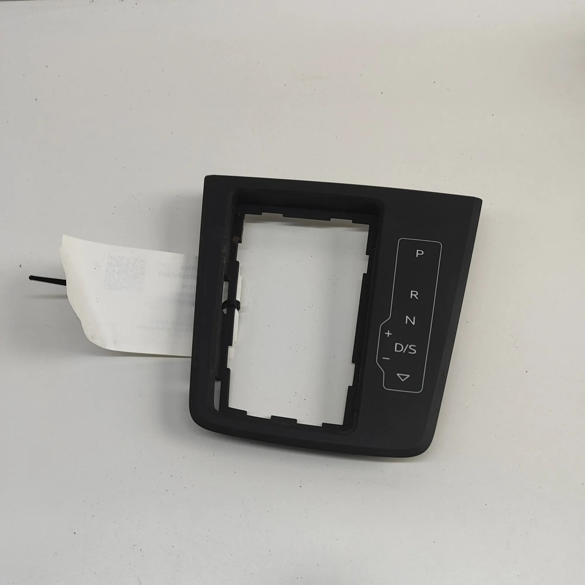 Audi Q3 (8U) Gear Shifting Level Plastic Trim Gear Shifting Level Plastic Trim — AUDI Q3 (F3)...