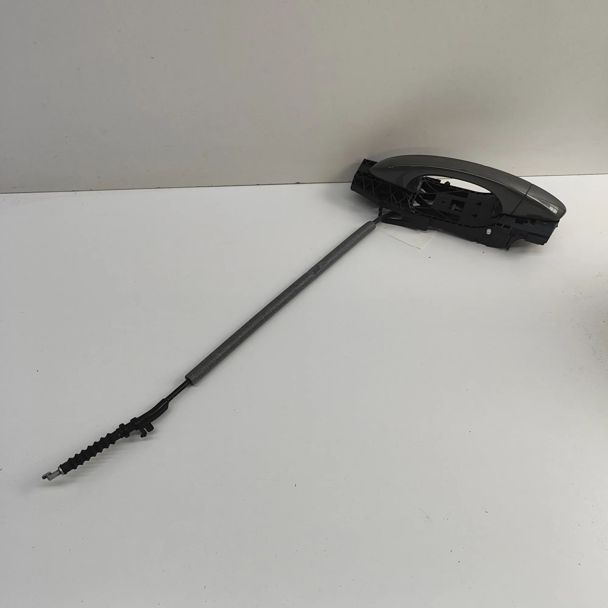 Audi Q3 (8U) Exterior door handle — front left Exterior door handle — front left — AUDI Q3 (F3...