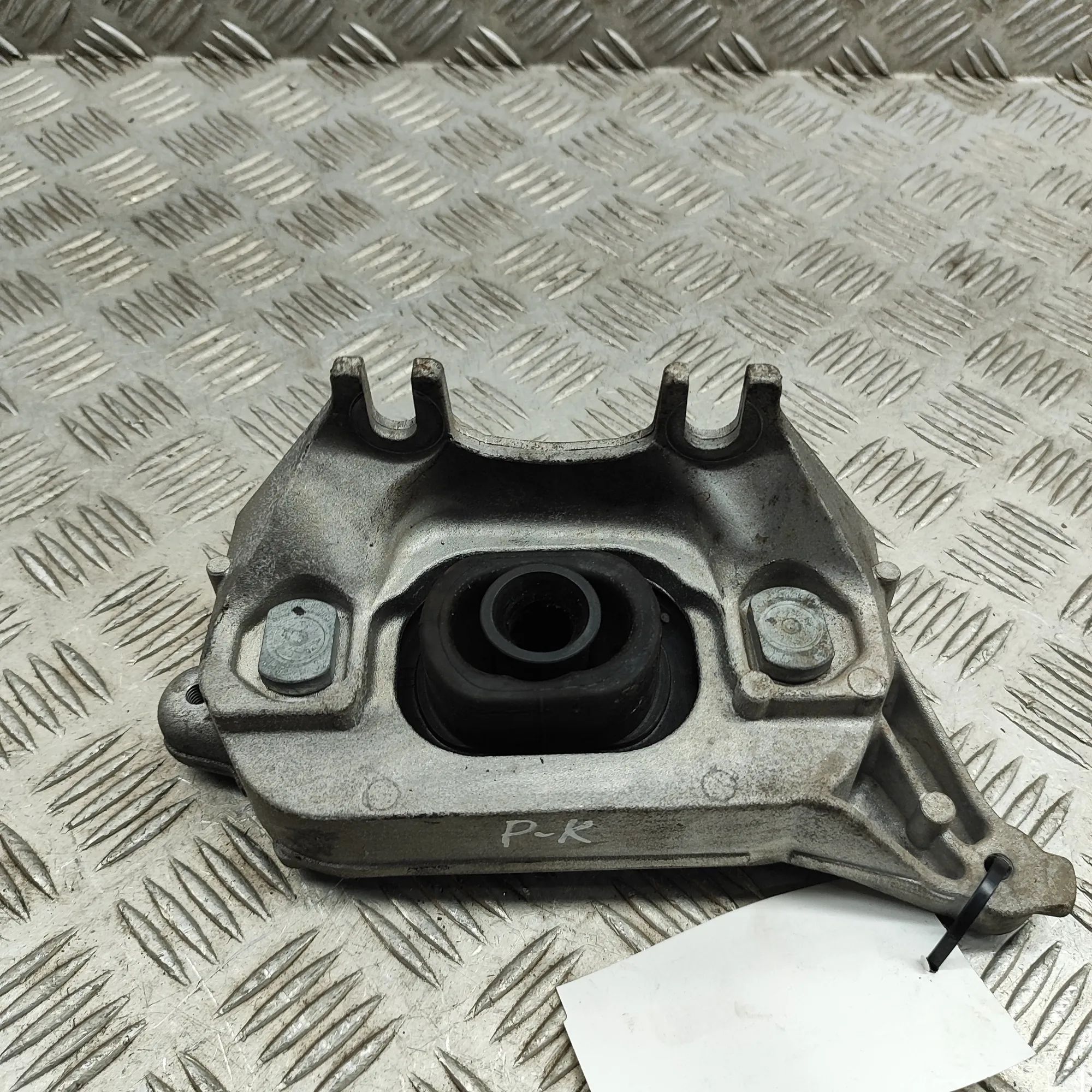 Nissan Juke Left Side Engine Mount Left Side Engine Mount — NISSAN JUKE (F16) (201...