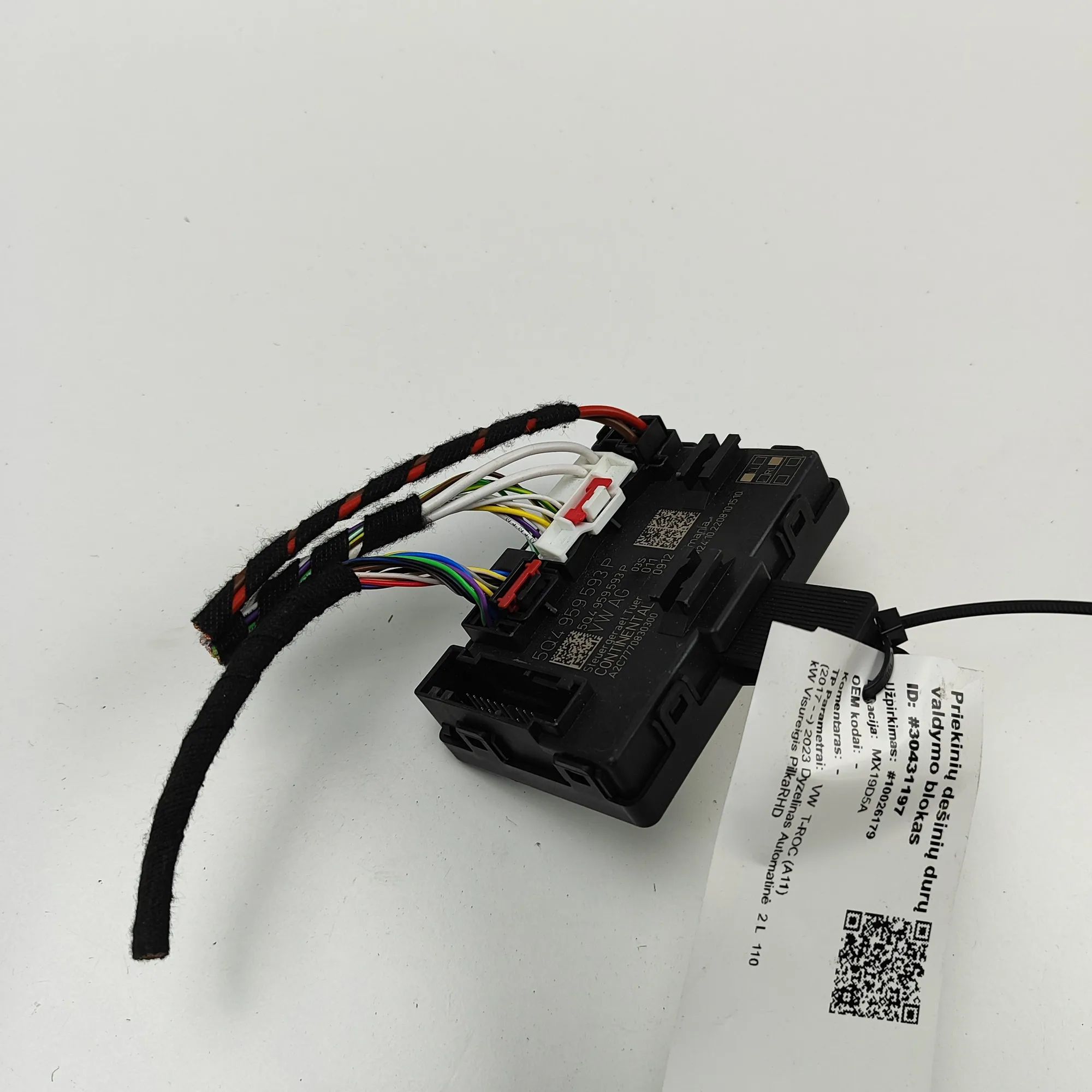 Volkswagen T-Roc Door control unit — front right Door control unit — front right — VW T-ROC (A11...