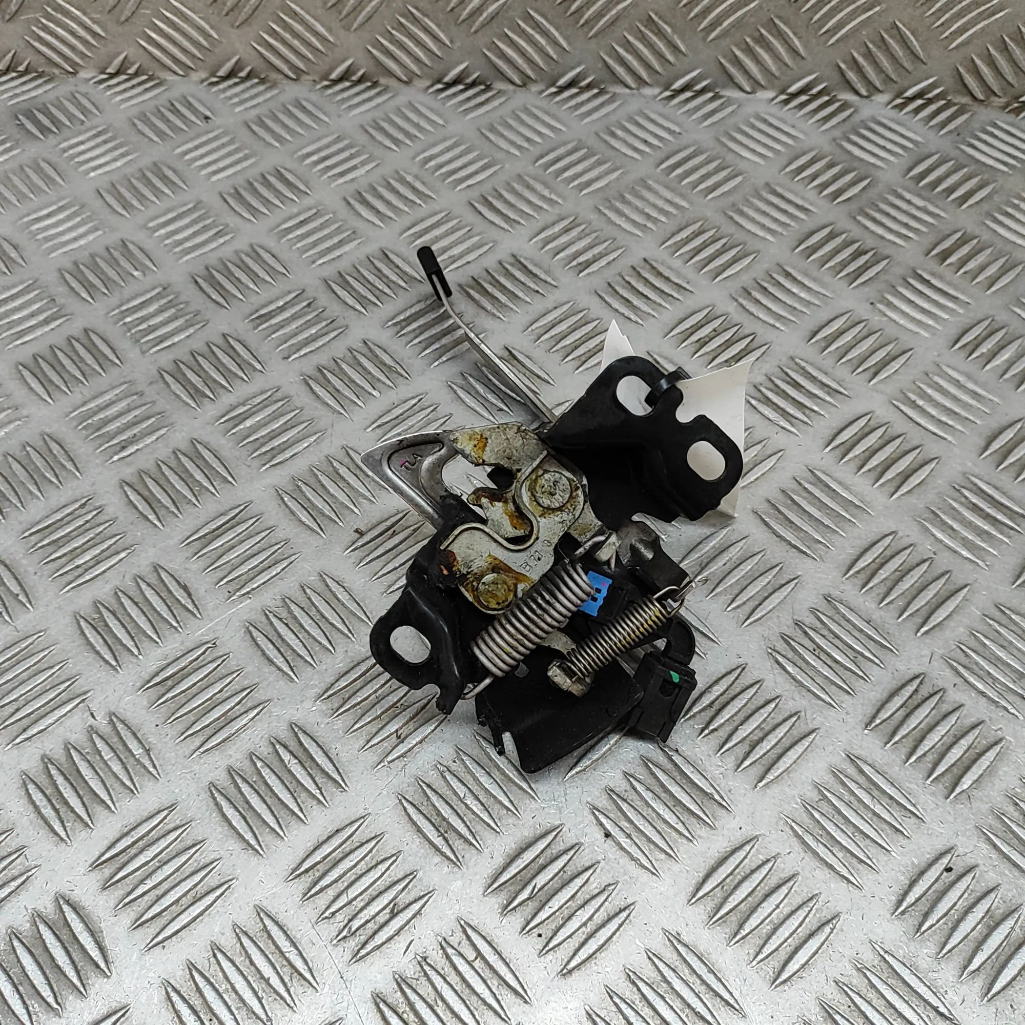 Honda CR-V konepellin lukitus Bonnet lock — HONDA CR-V (V RW) (2017-...) — 74...