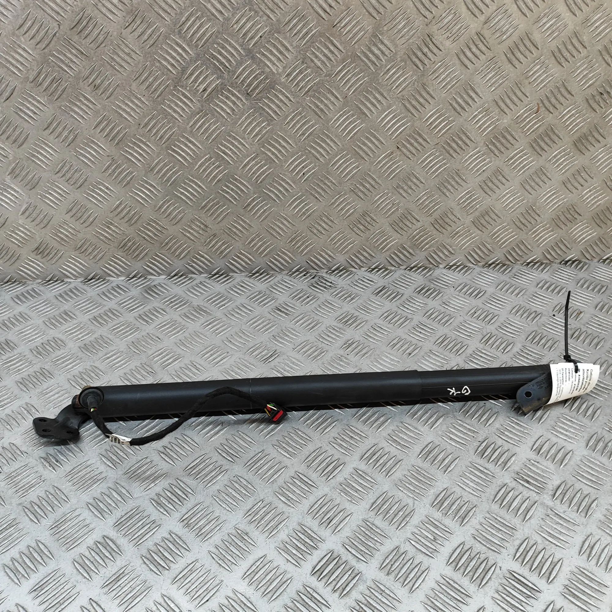 Porsche Macan Left Side Tailgate Gas Strut Left Side Tailgate Gas Strut — PORSCHE MACAN (9...