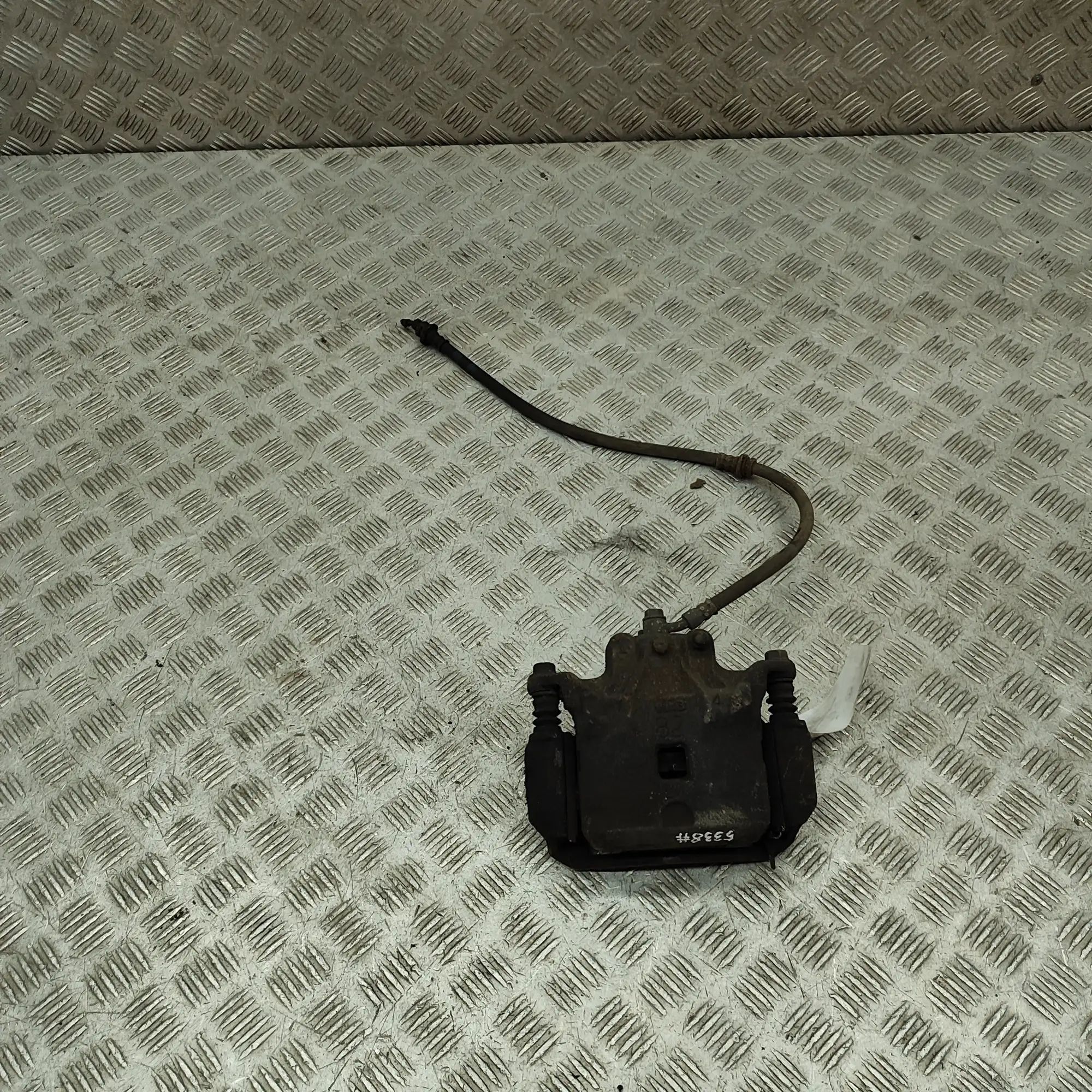 Nissan Juke Brake caliper — front left Brake caliper — front left — NISSAN JUKE (F15) ...
