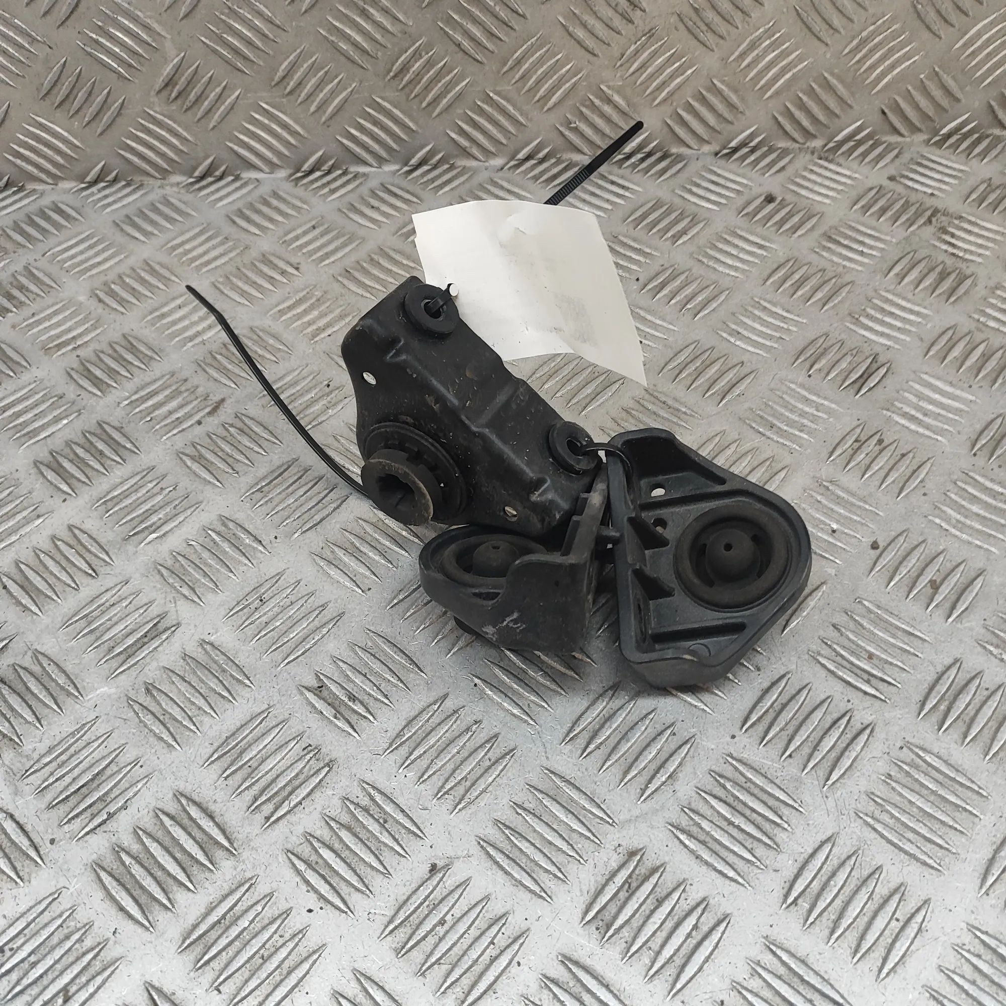 Kia Sportage Radiator Holder Radiator Holder — KIA SPORTAGE (V NQ5) (2021-.....