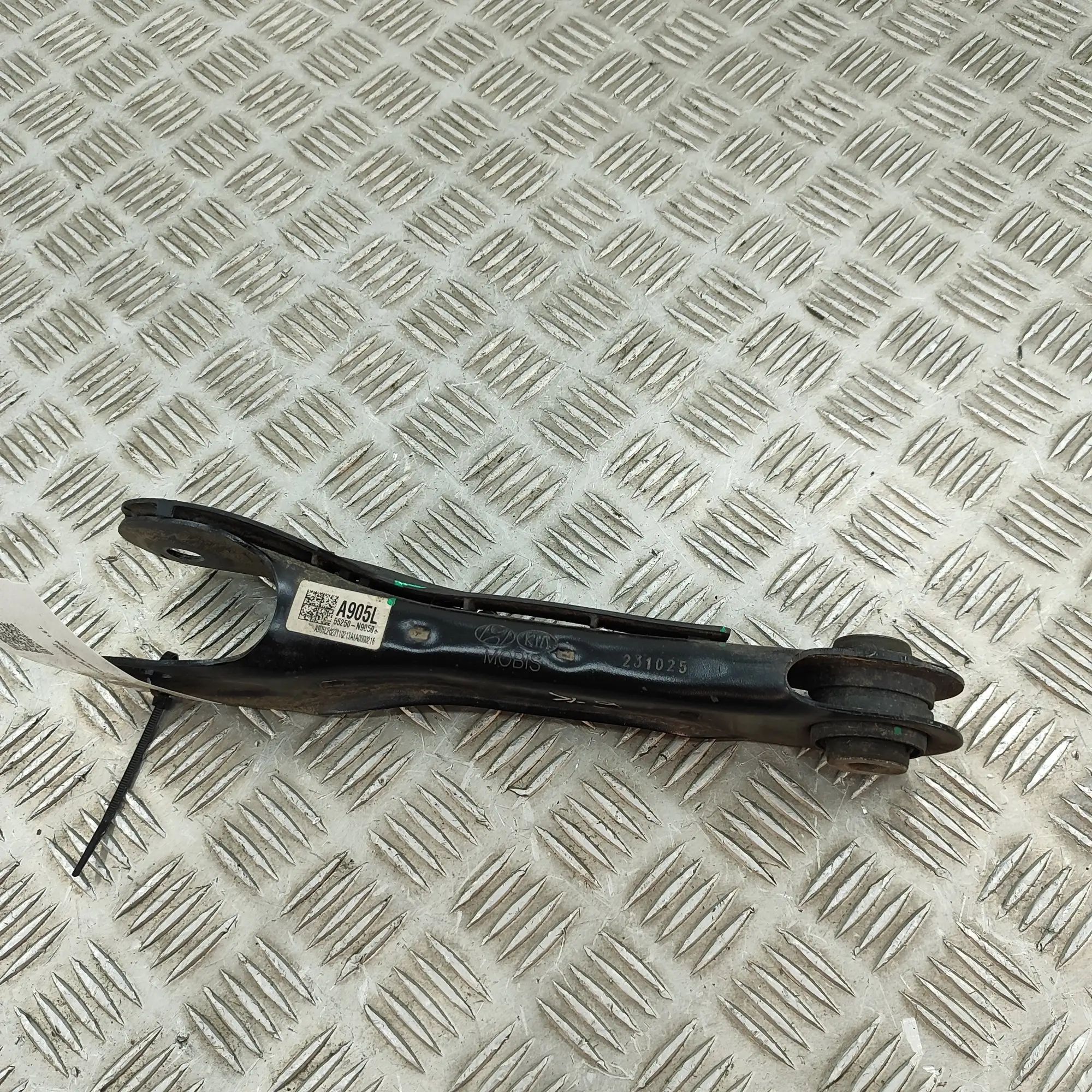 Kia Sportage Control arm — rear left Control arm — rear left — KIA SPORTAGE (V NQ5) ...