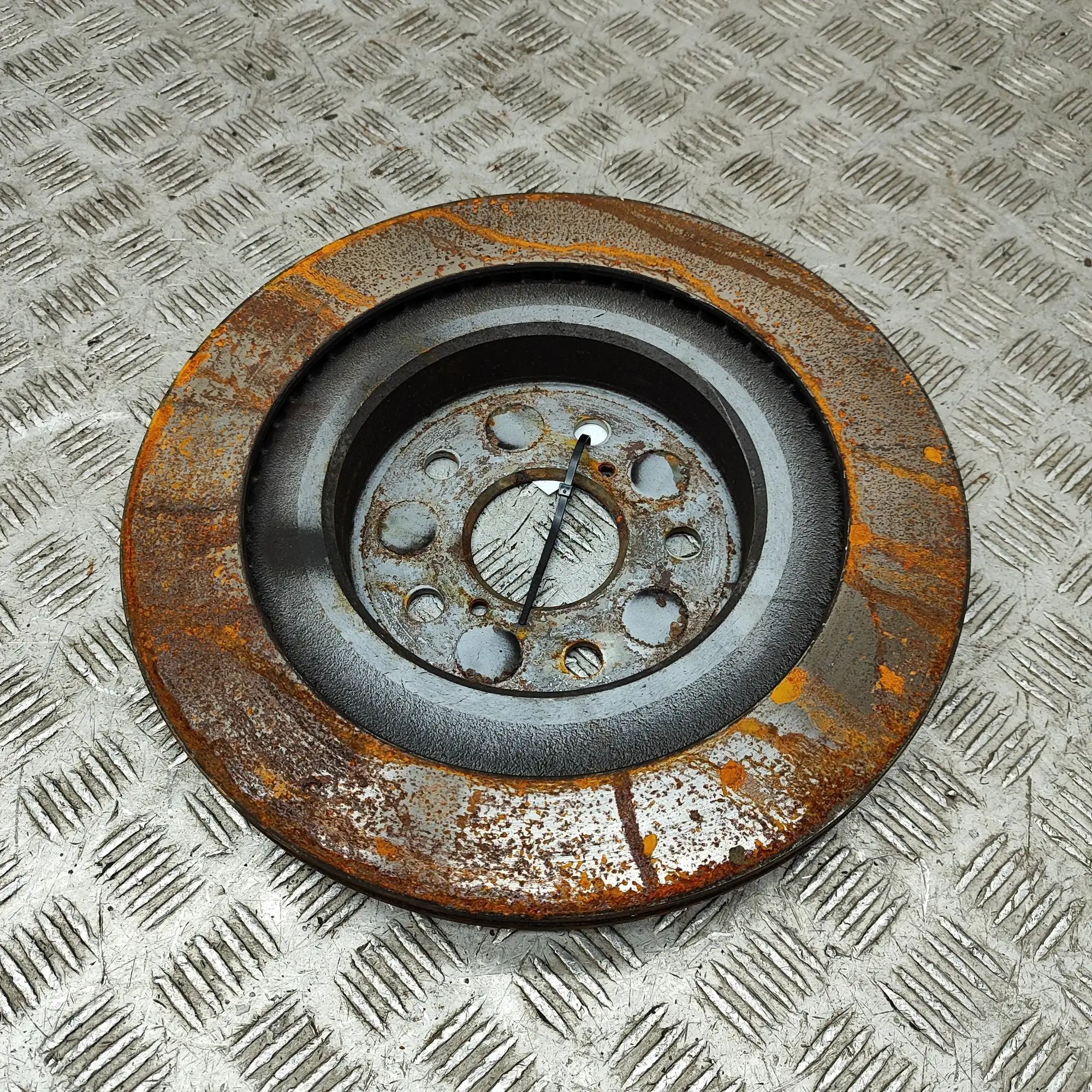 Toyota RAV4 (XA40) Front Left Brake Disc Front Left Brake Disc — TOYOTA RAV (4 V XA50) (...