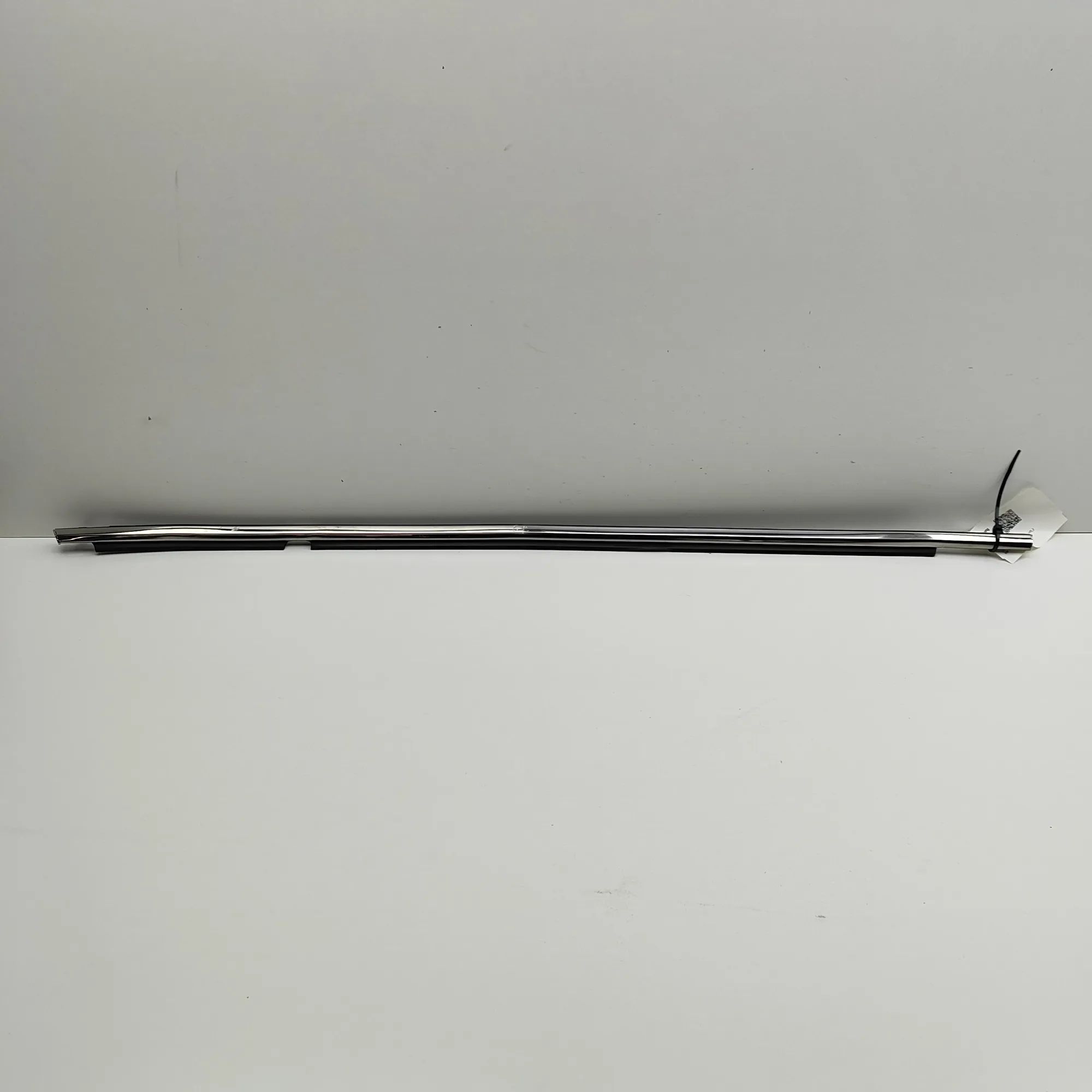 Toyota Land Cruiser 150 Door window strip — rear left Door window strip — rear left — TOYOTA LAND CRU...