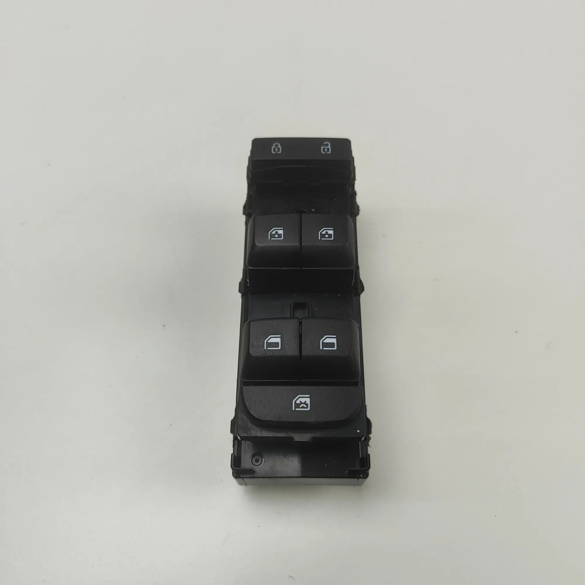 Kia Sportage Door window switch — front right Door window switch — front right — KIA SPORTAGE...
