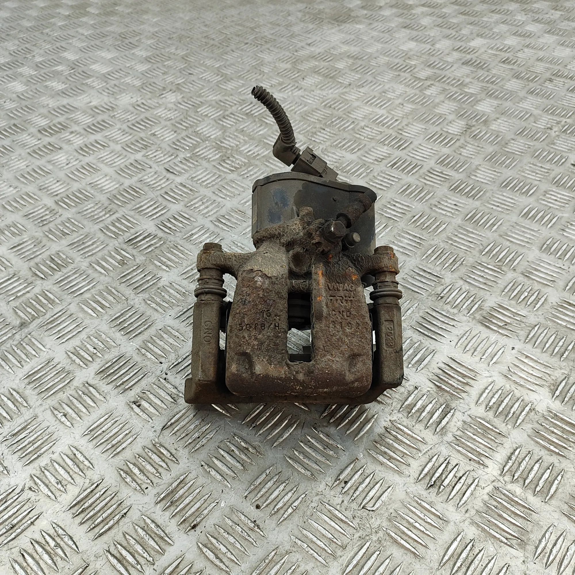 Audi Q3 (8U) Brake caliper — rear left Brake caliper — rear left — AUDI Q3 (8U) (2011-...