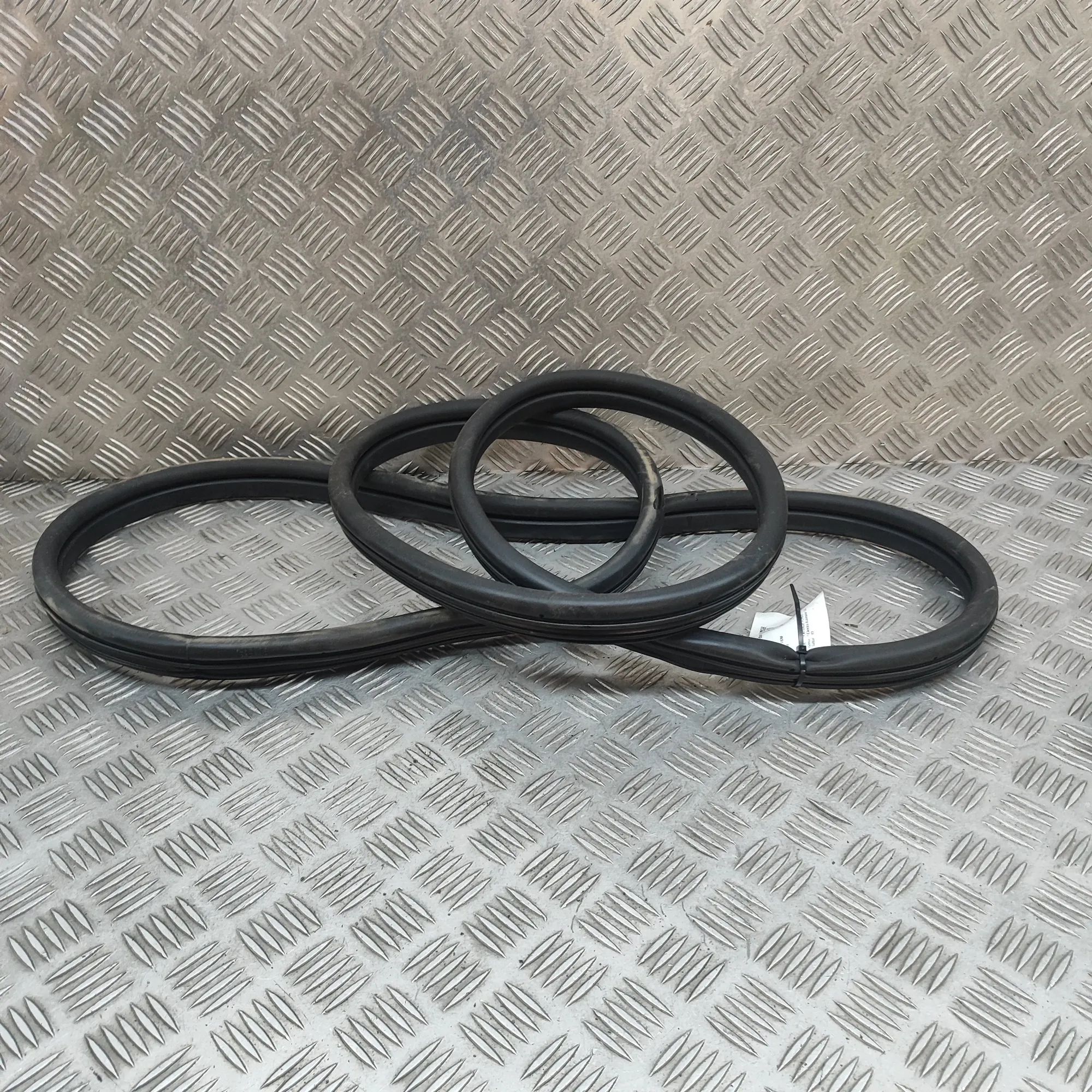 Kia Sportage Door rubber seal — rear right Door rubber seal — rear right — KIA SPORTAGE (V...