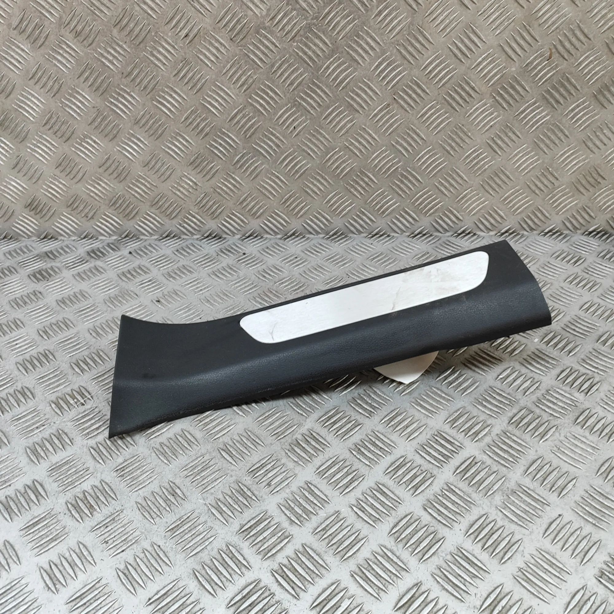Porsche Panamera Interior sill trim — rear left Interior sill trim — rear left — PORSCHE PANAME...