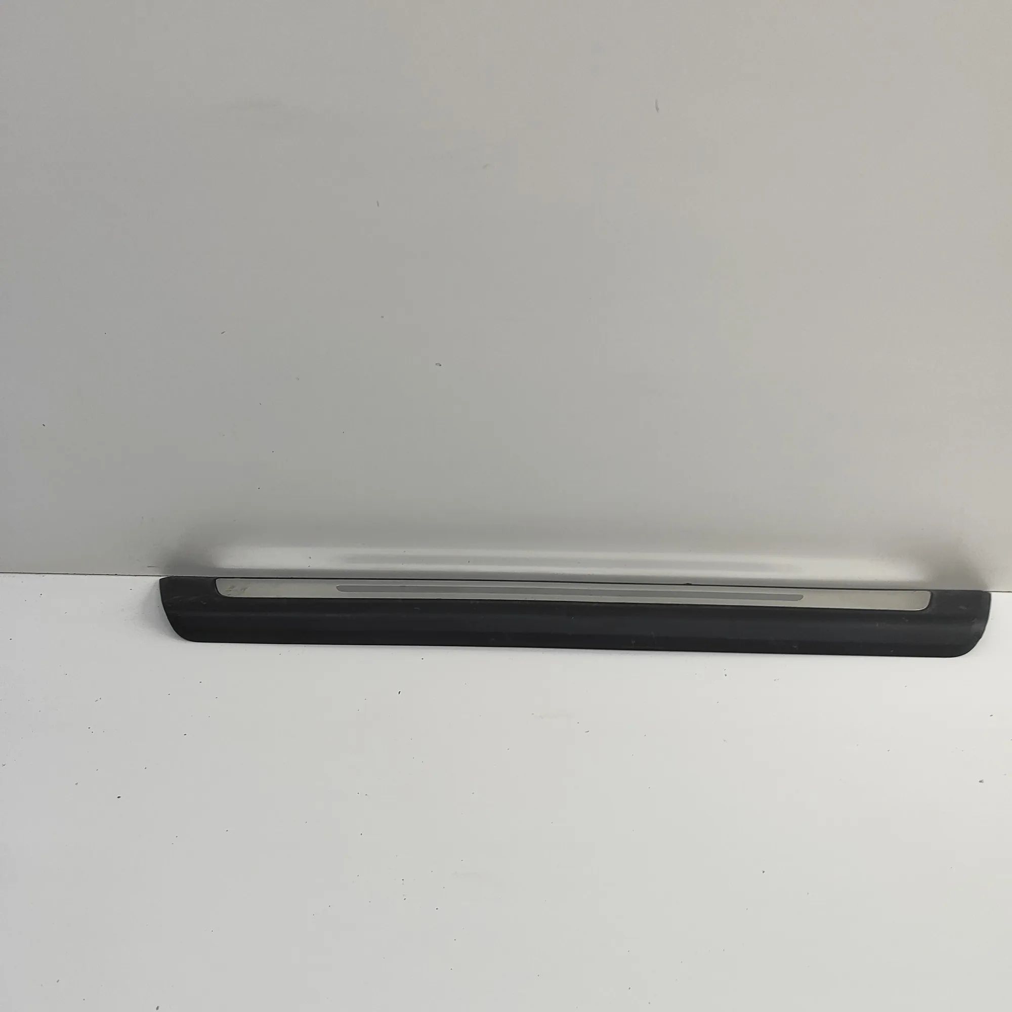 Audi Q3 (8U) Interior sill trim — front right Interior sill trim — front right — AUDI Q3 (F3)...