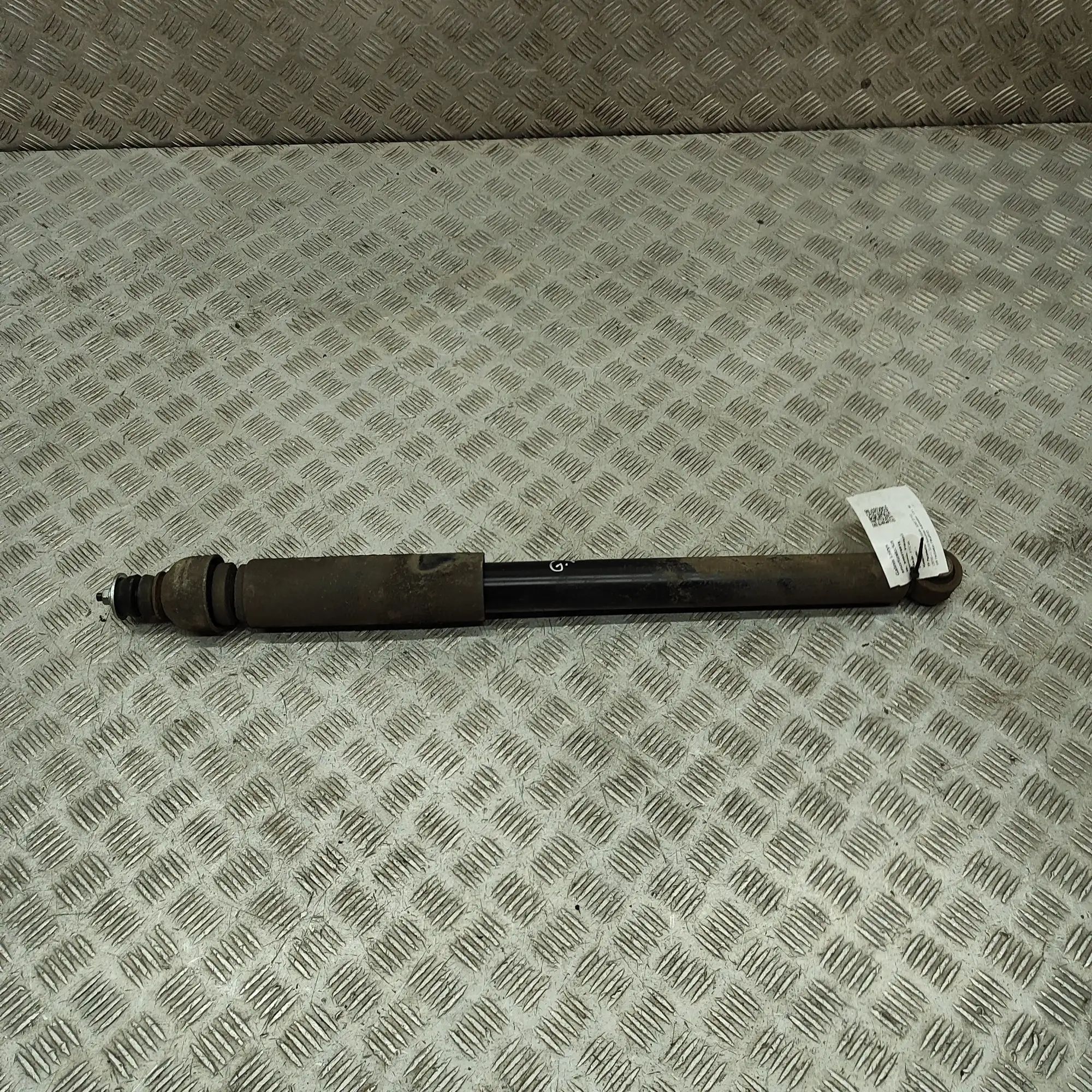 Nissan Juke Shock absorber — rear left Shock absorber — rear left — NISSAN JUKE (F15) ...