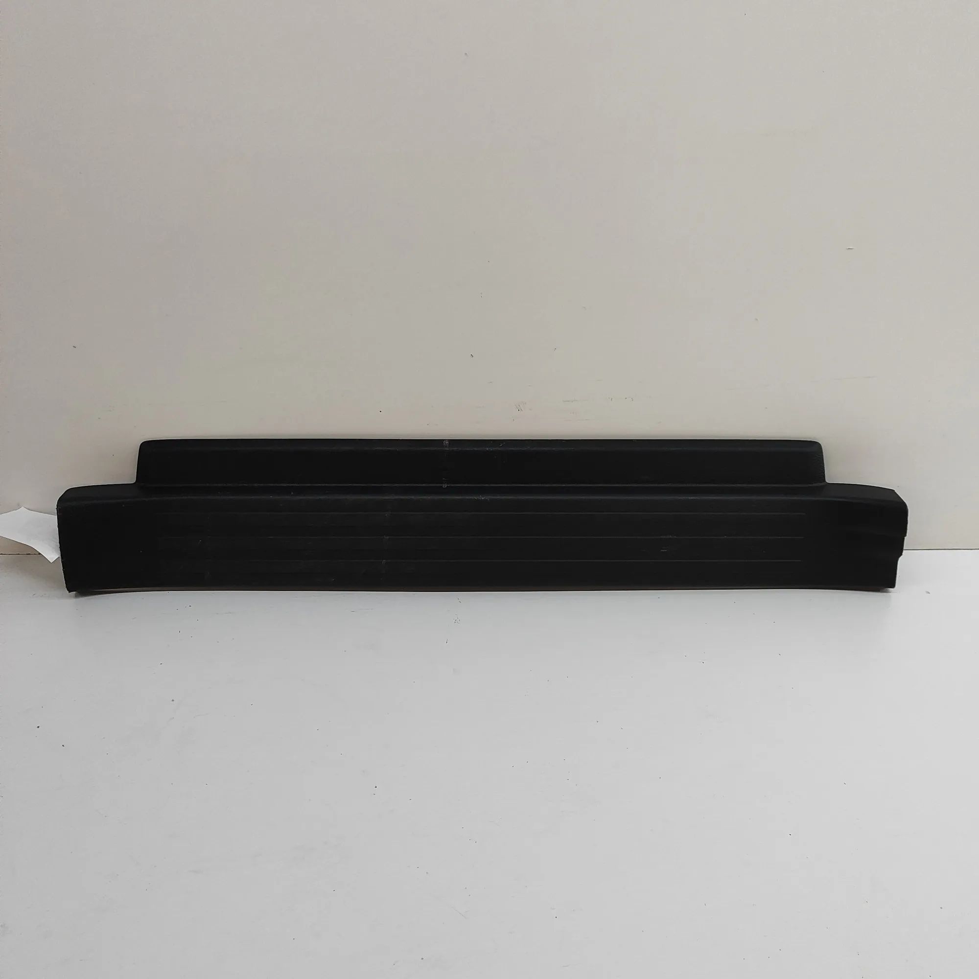 Toyota Land Cruiser 150 Interior sill trim — rear left Interior sill trim — rear left — TOYOTA LAND CR...