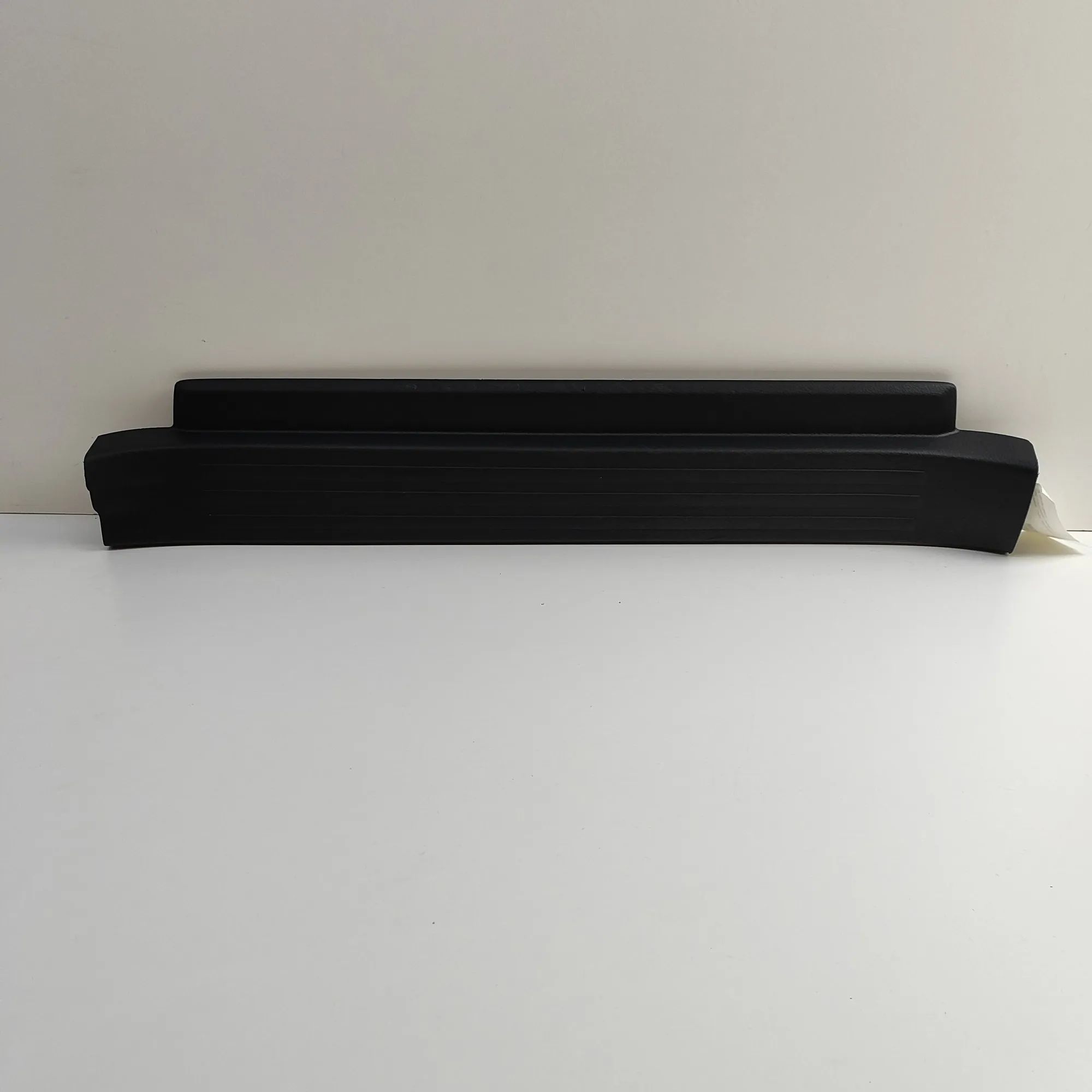 Toyota Land Cruiser 150 Interior sill trim — front left Interior sill trim — front left — TOYOTA LAND C...
