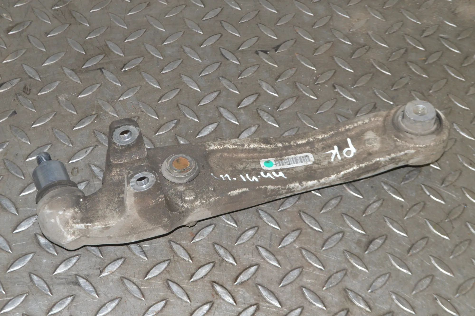 Jaguar XE Front Left Straight Control Arm Front Left Straight Control Arm — JAGUAR XE (X7...