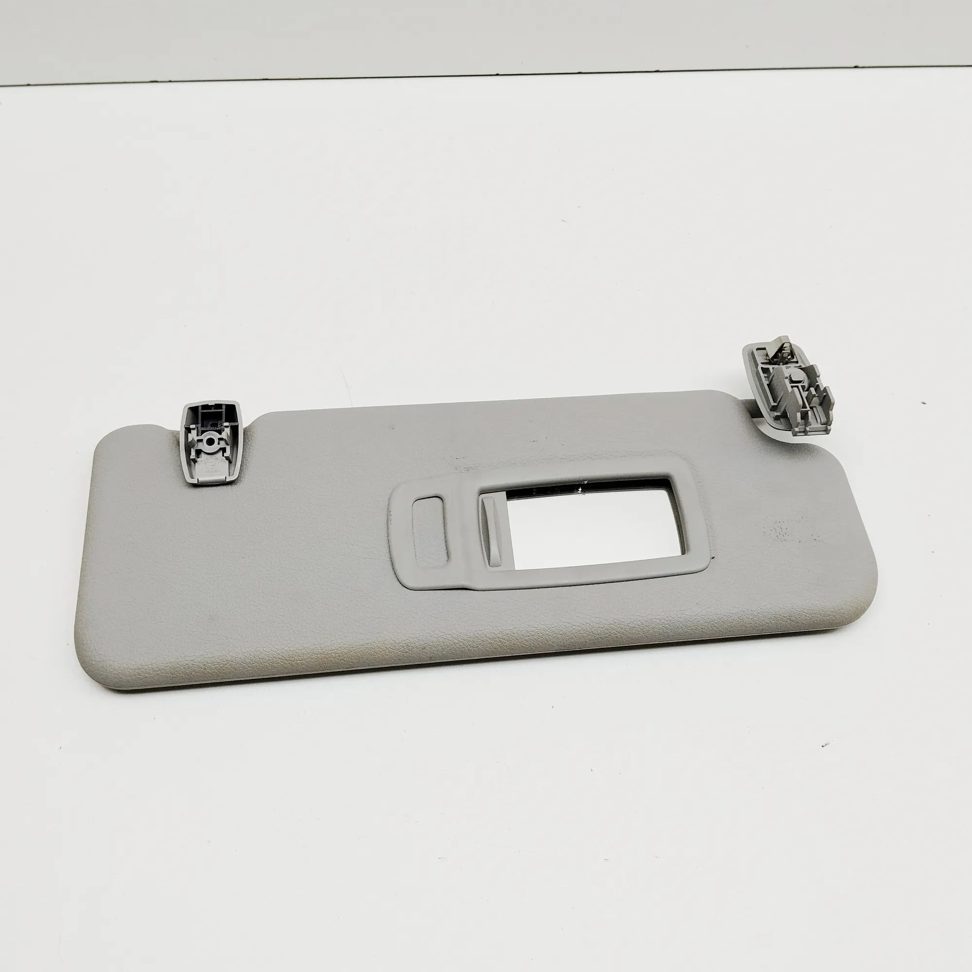 BMW 2 (F44) Sun visor — right Sun visor — right — BMW 2 SERIES (Gran Coupe F4...