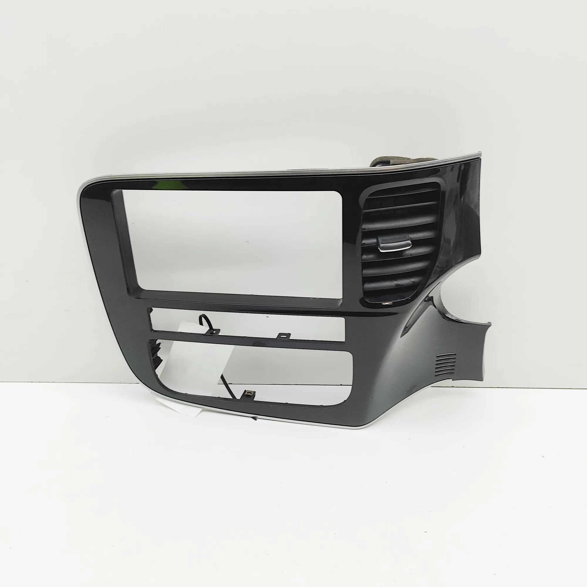 Mitsubishi Outlander Navigation screen trim Navigation screen trim — MITSUBISHI OUTLANDER (...