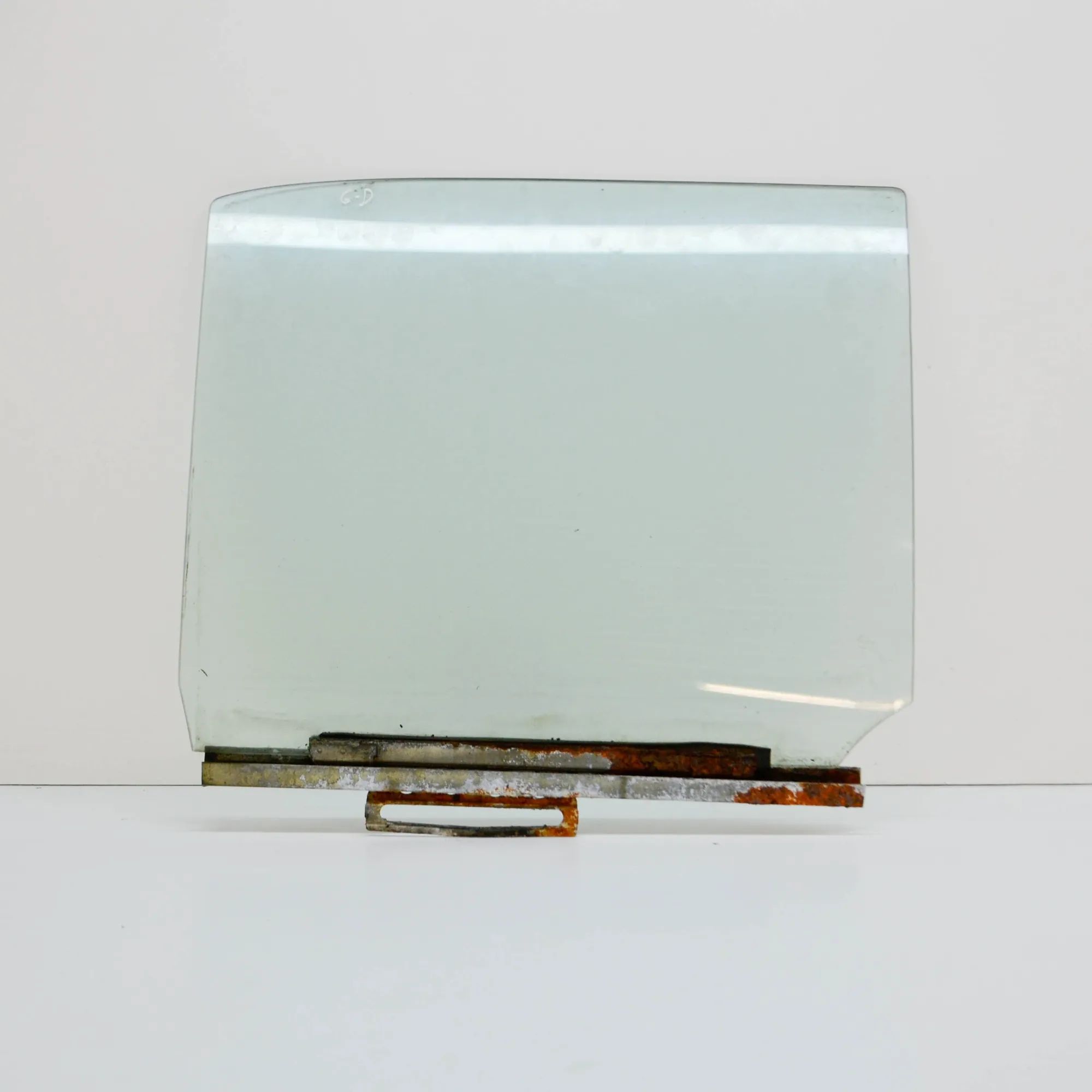 Mercedes-Benz 200 - 280 (W114, W115) Right rear door window Right rear door window — MERCEDES BENZ S-CLASS ...