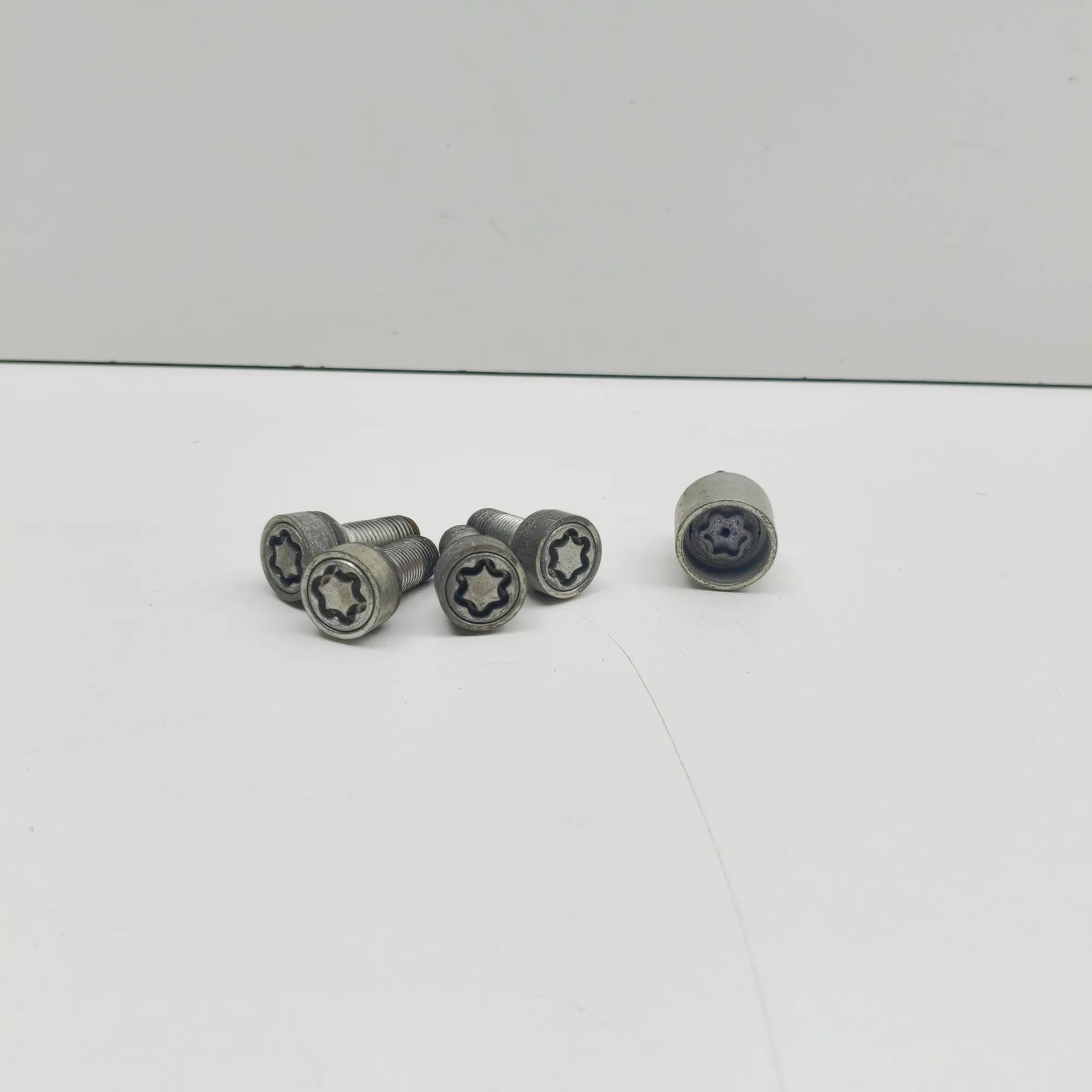 Skoda Karoq Wheel Screws Kit Wheel Screws Kit — SKODA KAROQ (NU7) (2017-...)...