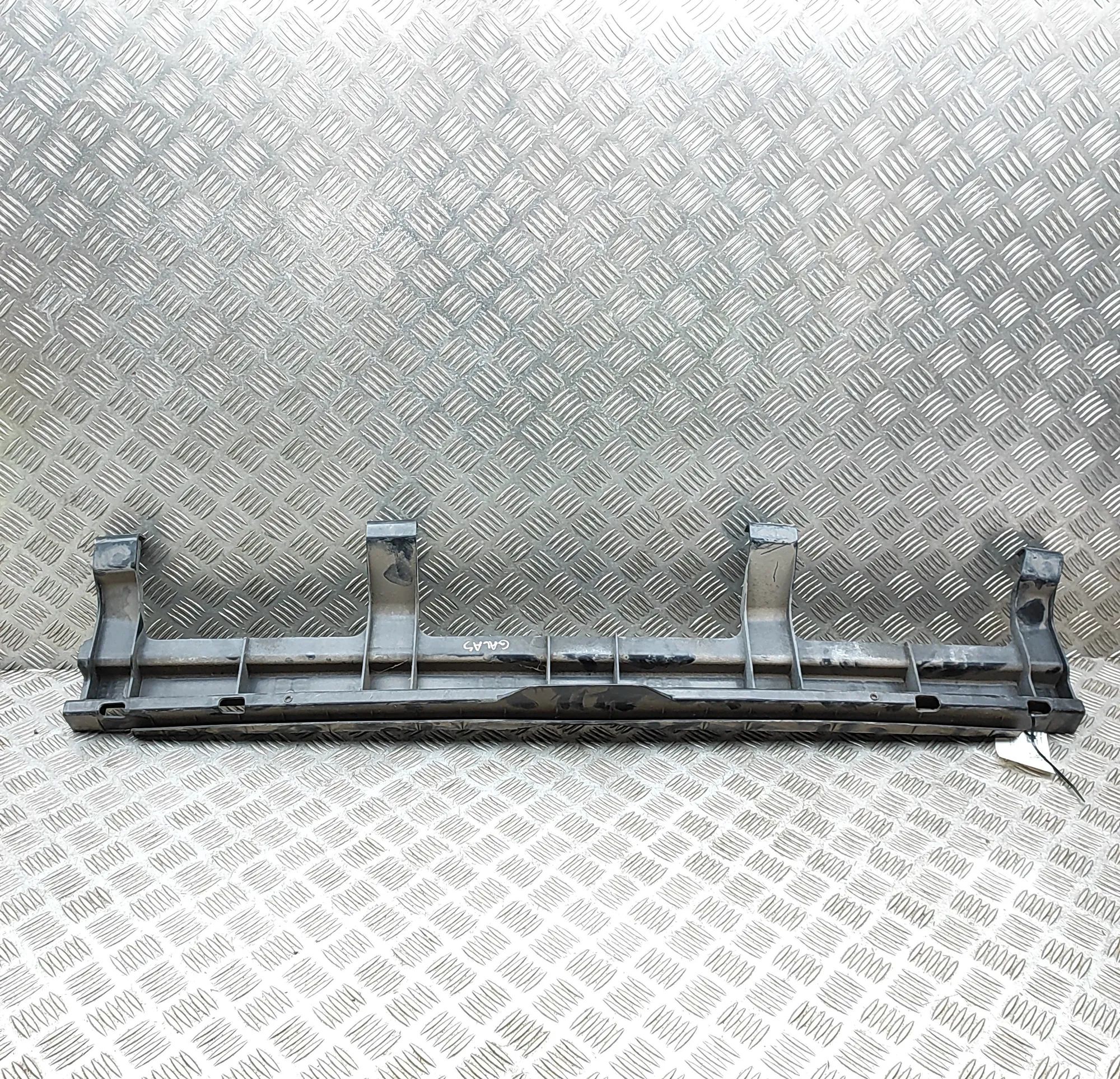 Chrysler Grand Voyager / Town & Country Rear Bumper Middle Bracket Rear Bumper Middle Bracket — CHRYSLER GRAND (VO...