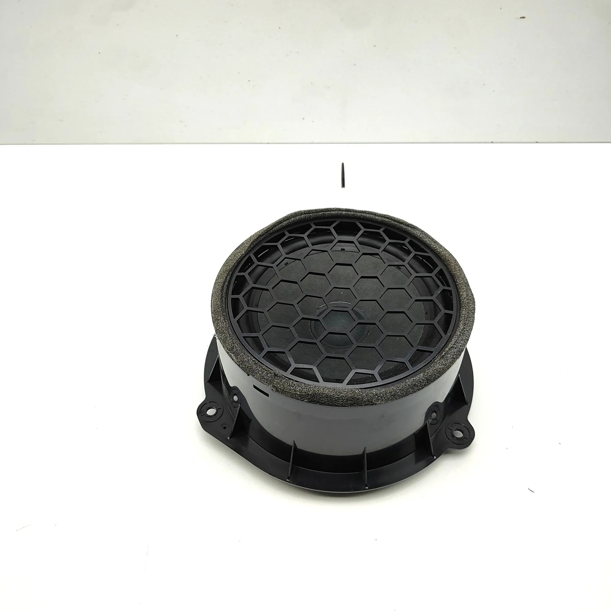 Audi Q8 Rear Left Door Speaker Rear Left Door Speaker — AUDI Q8 (4MN) (2018-.....