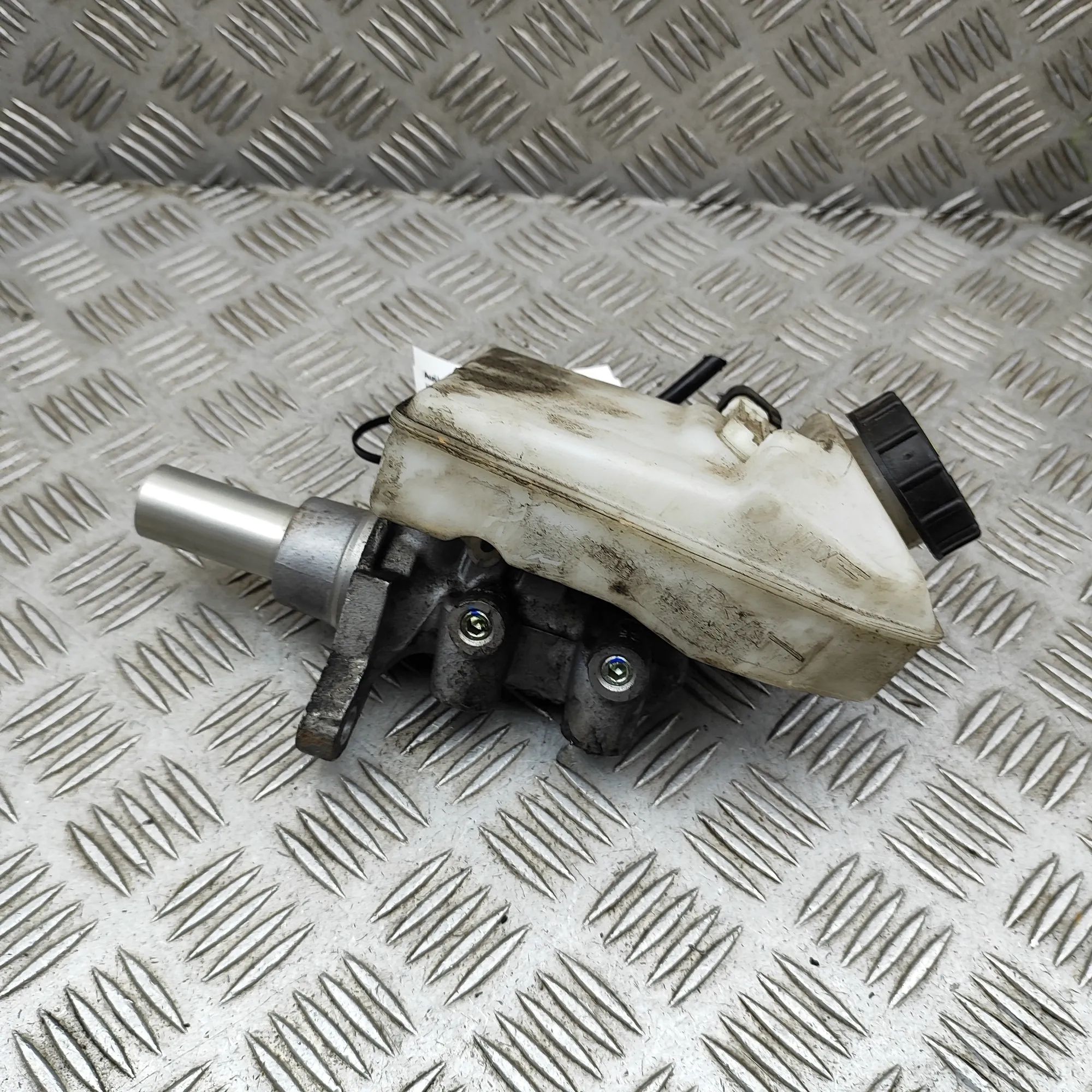 Ford Focus Brake Fluid Reservoir Brake fluid reservoir — FORD FOCUS (IV HN) (201...