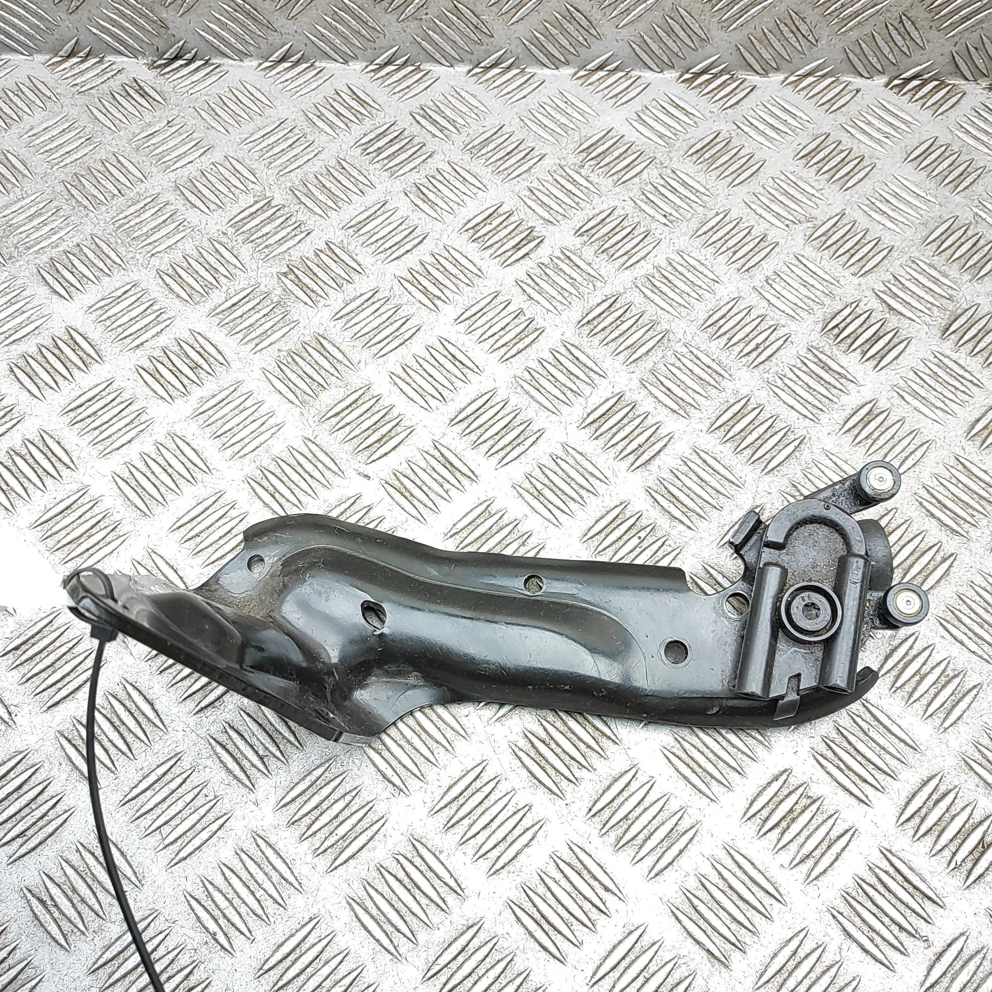 Chrysler Grand Voyager / Town & Country Middle sliding-door hinge Middle sliding-door hinge — CHRYSLER GRAND (VOY...