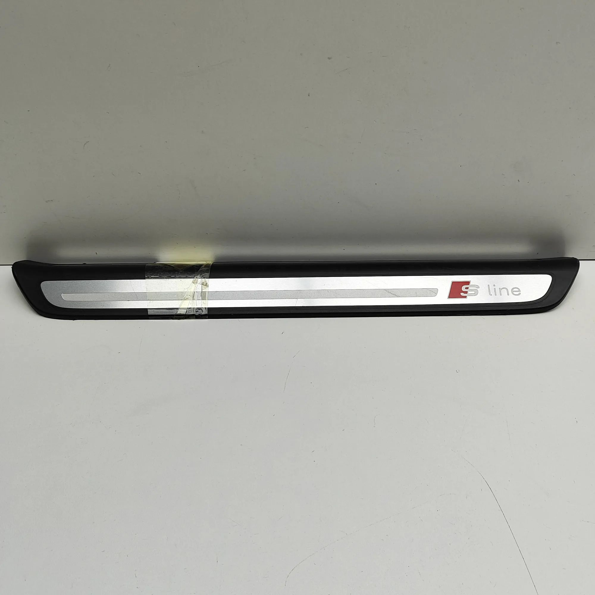 Audi Q3 (8U) Sill trim — front left Sill trim — front left — AUDI Q3 (8U) (2011-201...
