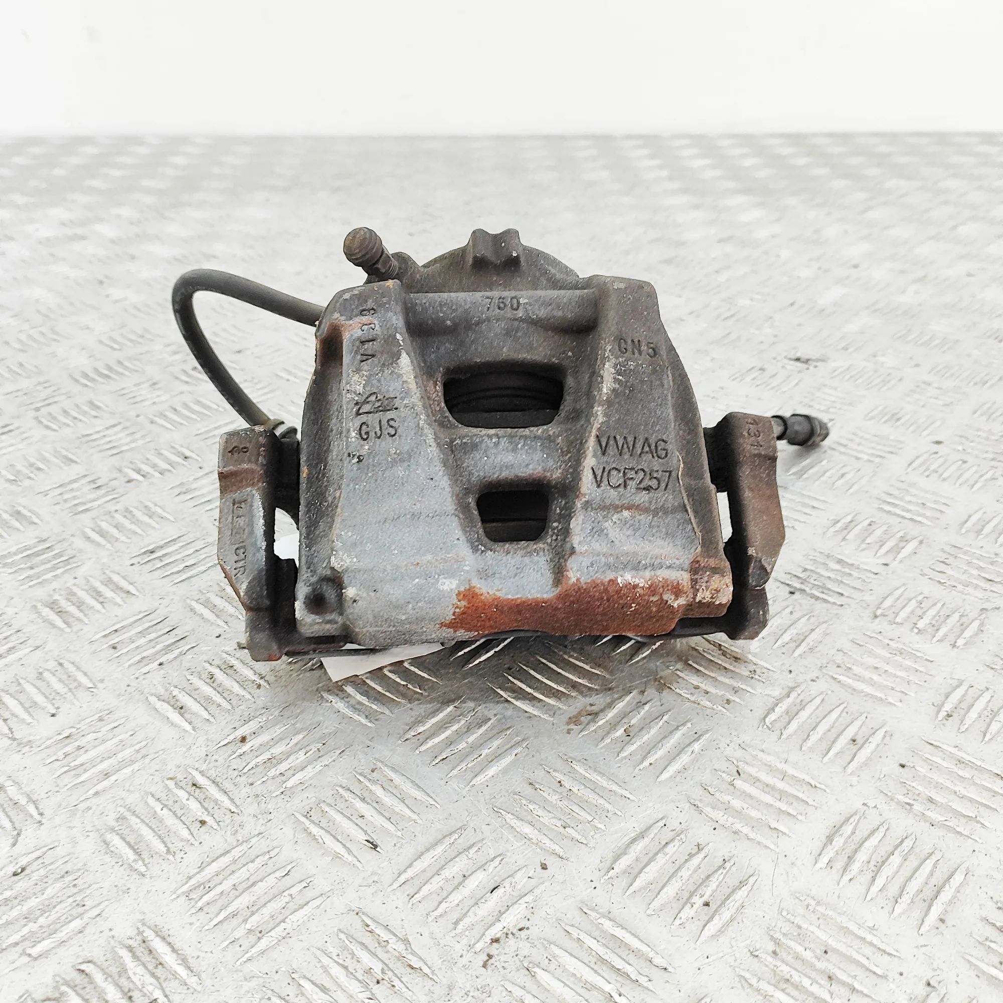 Audi Q3 (8U) Brake caliper — front right Brake caliper — front right — AUDI Q3 (8U) (201...