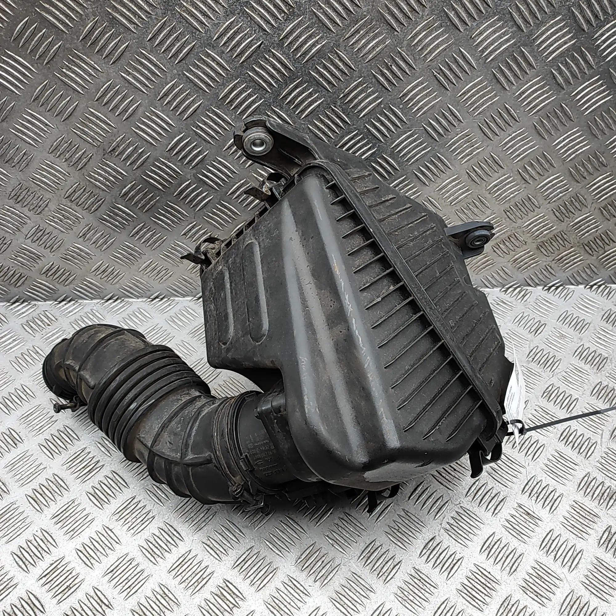 Hyundai Santa Fe Õhufiltri korpus (2.5) Air Filter Box — HYUNDAI SANTA (FÉ II CM) (2005...