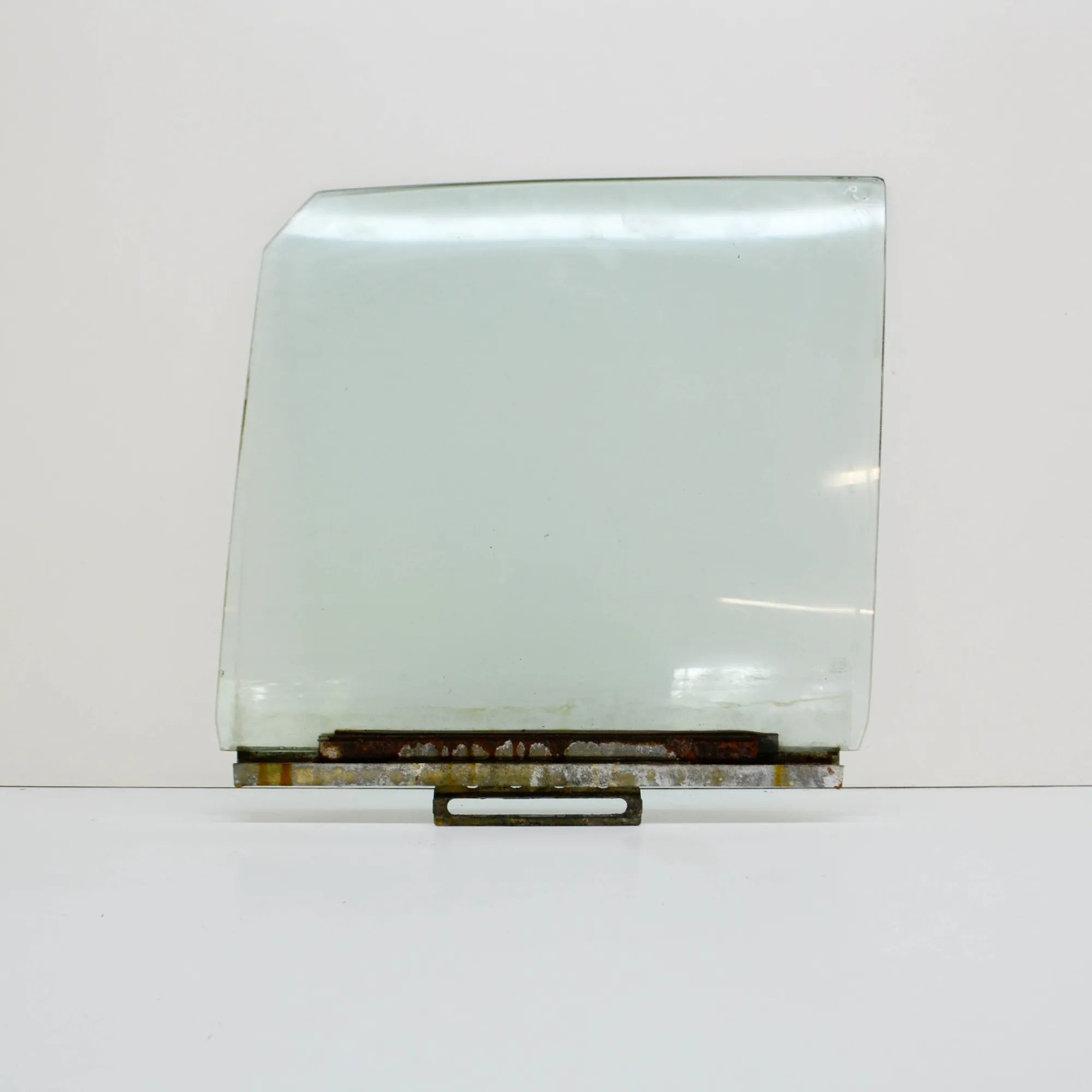 Mercedes-Benz 200 - 280 (W114, W115) Front Left Door Window Front Left Door Window — MERCEDES BENZ S-CLASS ...