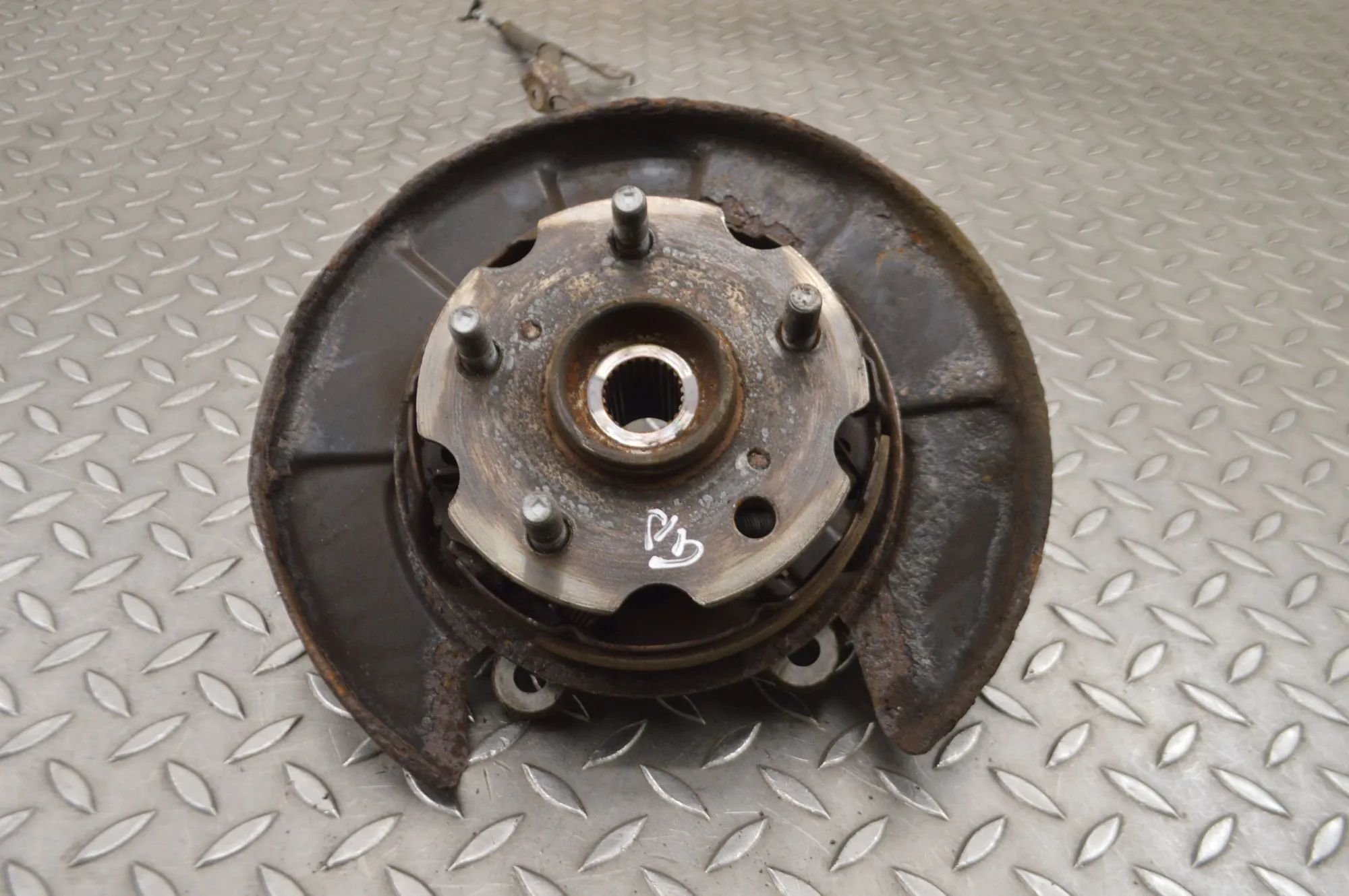 Toyota RAV4 (XA40) Rear Right Wheel Hub Rear Right Wheel Hub — TOYOTA RAV (4 IV _A4_) (...