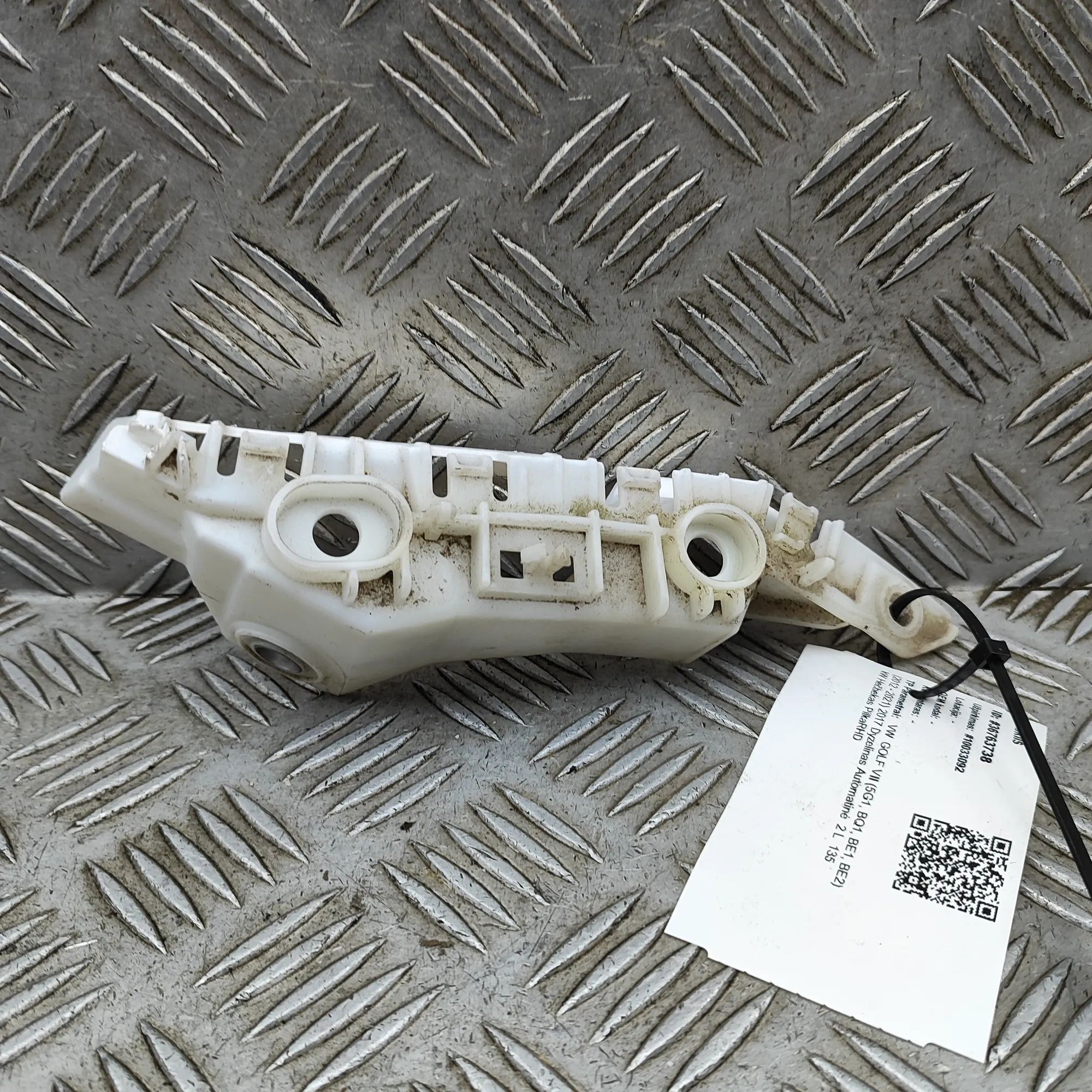 Volkswagen Golf 7 Front Right Bumper Bracket Front Right Bumper Bracket — VW GOLF (VII 5G1, ...
