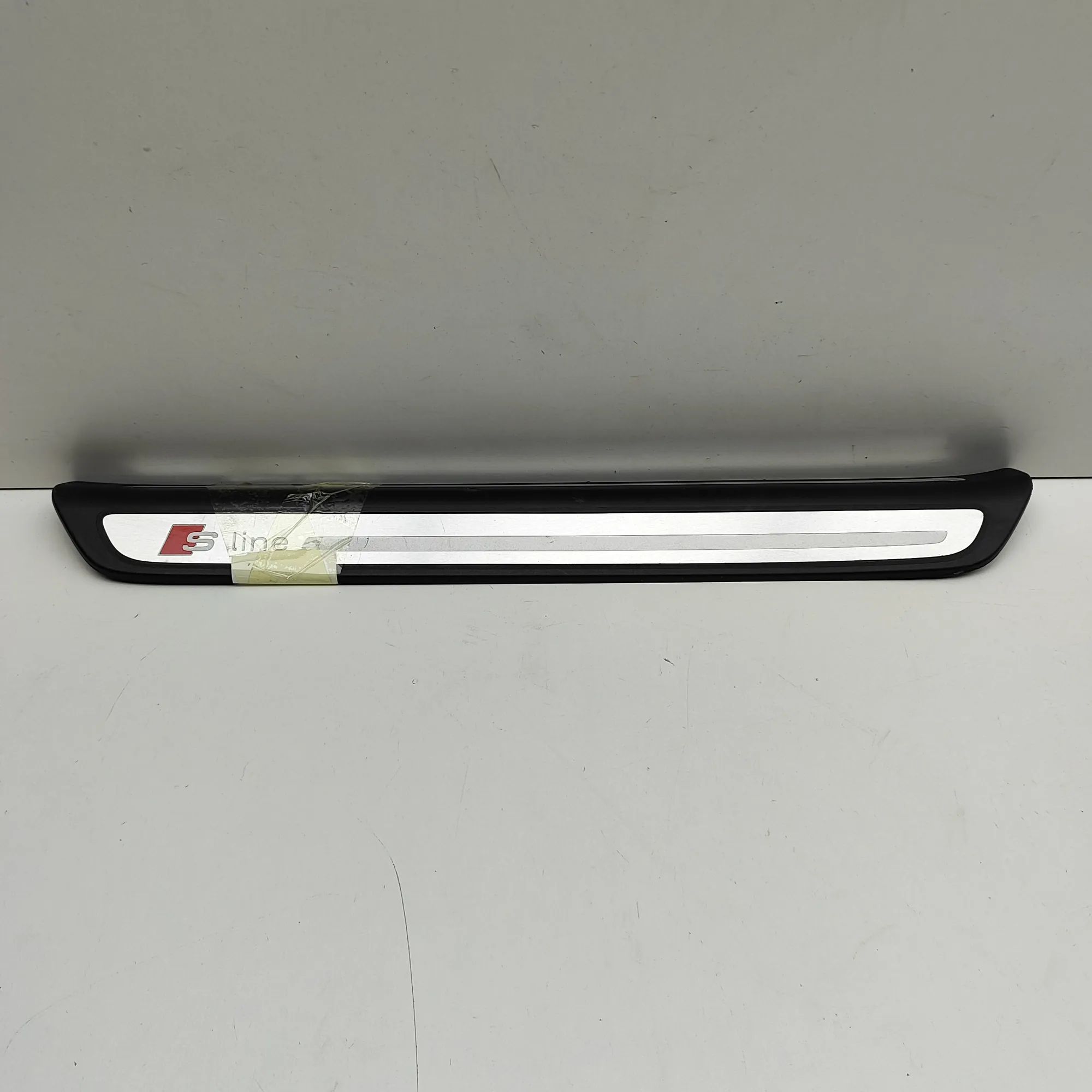 Audi Q3 (8U) Sill trim — front right Sill trim — front right — AUDI Q3 (8U) (2011-20...
