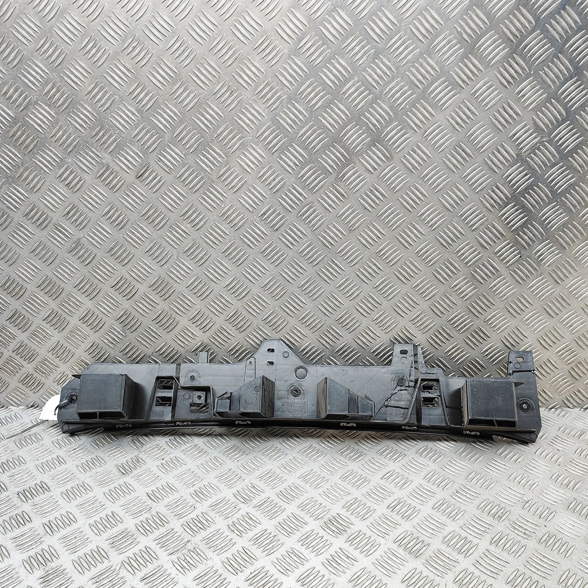 Peugeot 208 Rear Bumper Middle Bracket Rear Bumper Middle Bracket — PEUGEOT 208 (II UB...