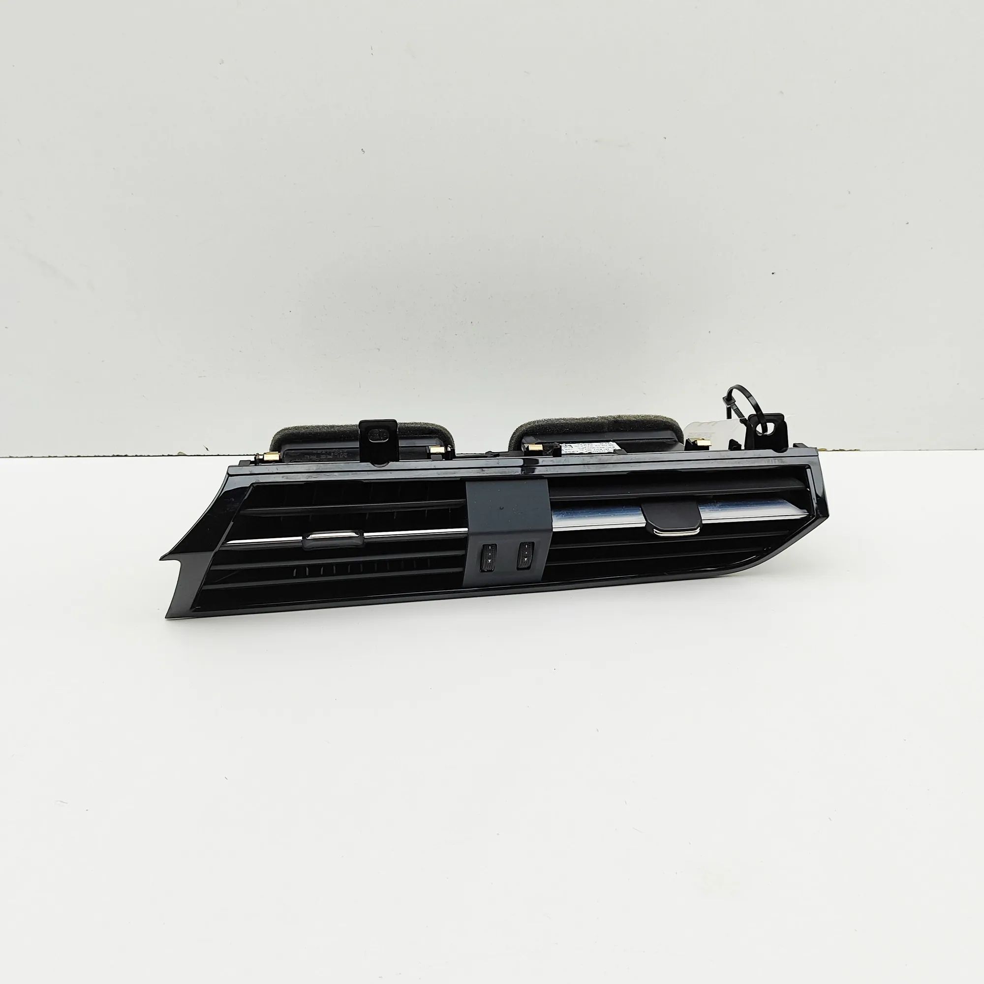 Audi Q3 (F3) Dashboard Air Vents Dashboard Air Vents — AUDI Q3 (F3) (2018-...) —...