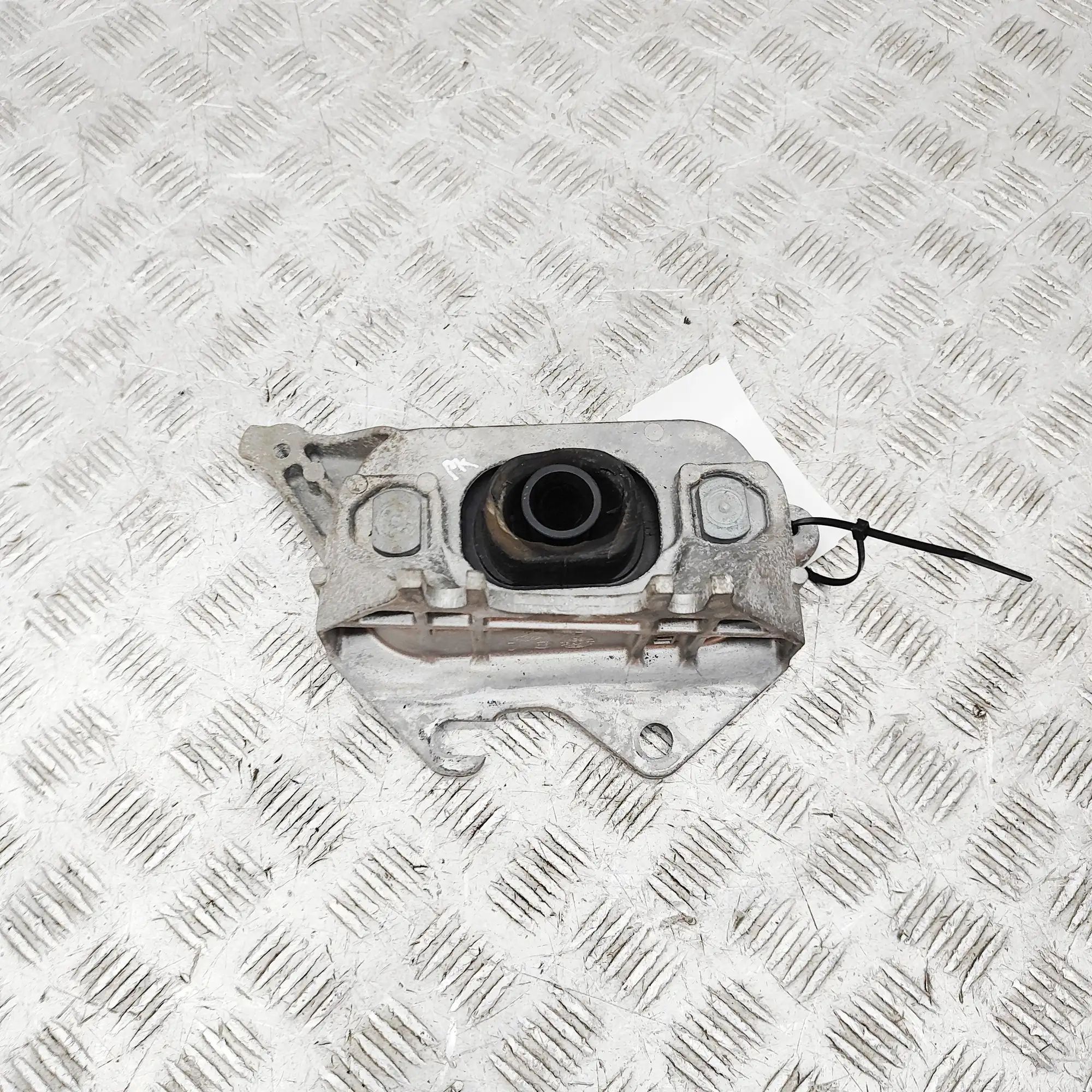 Nissan Juke Left Side Engine Mount Left Side Engine Mount — NISSAN JUKE (F16) (201...
