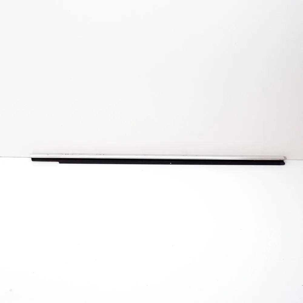 Maserati Ghibli Door window moulding — front — right Door window moulding — front — right — MASERATI...