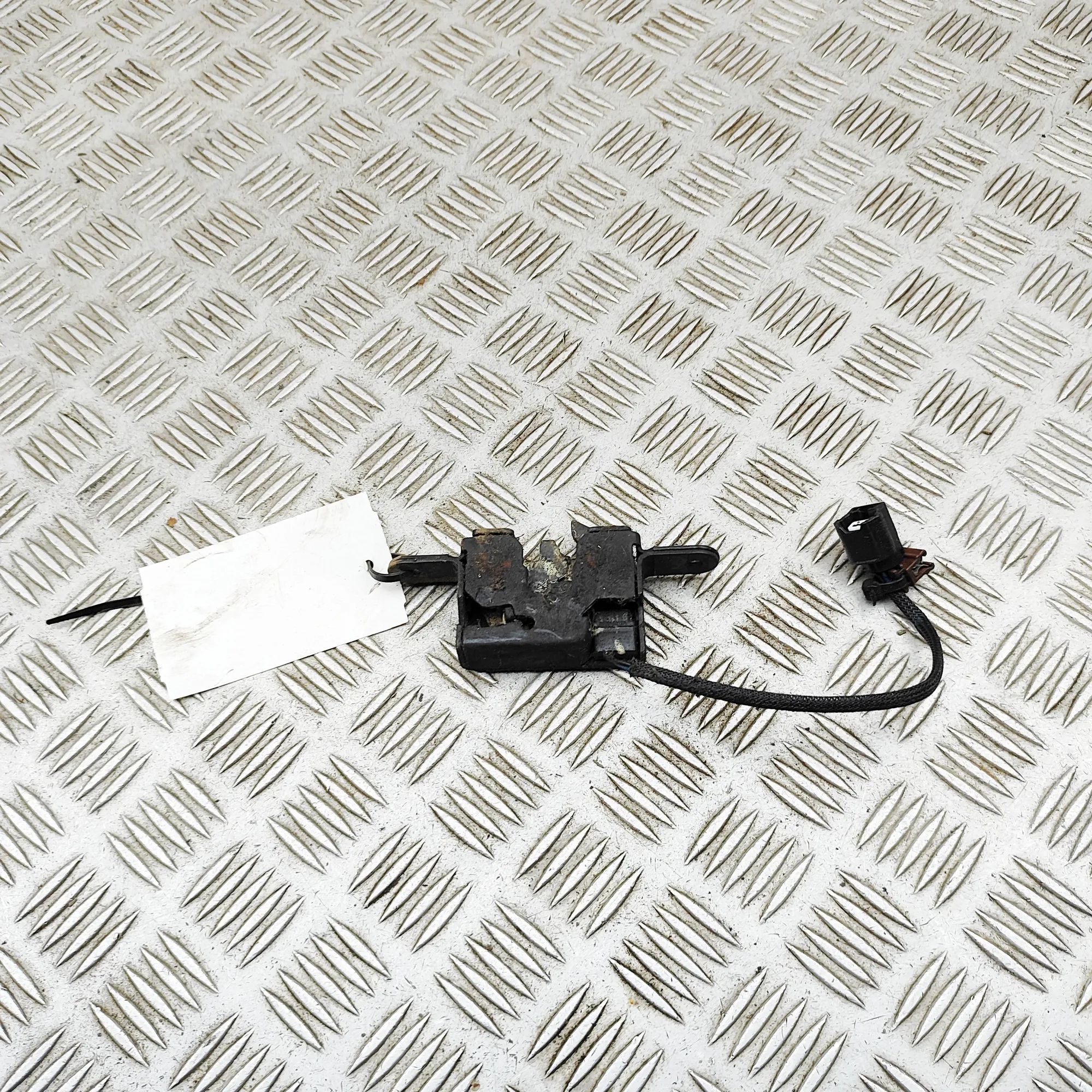 Renault Master konepellin lukitus Bonnet lock — RENAULT MASTER (III Minibus / pas...