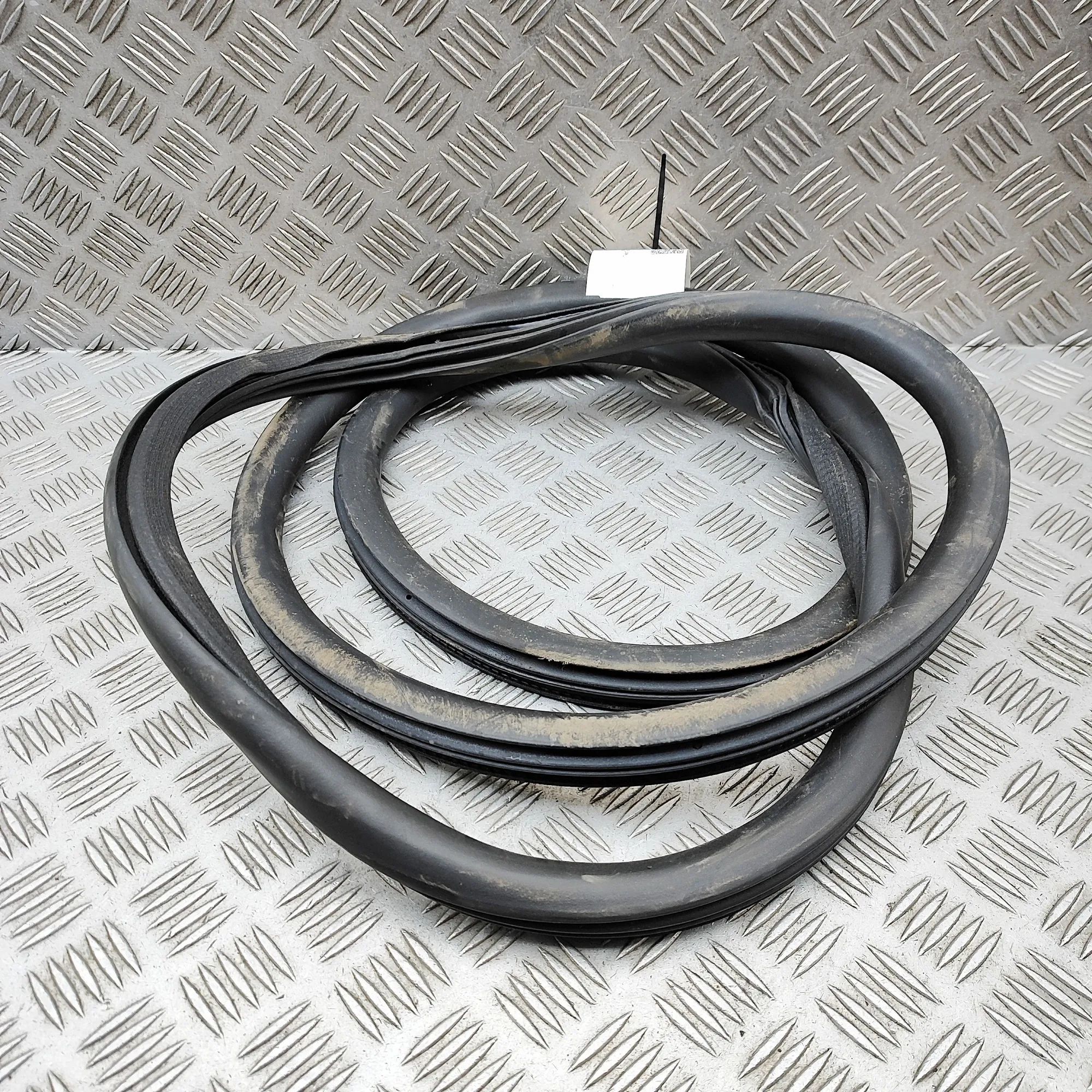 Peugeot 208 Door rubber seal — front left Door rubber seal — front left — PEUGEOT 208 (II...