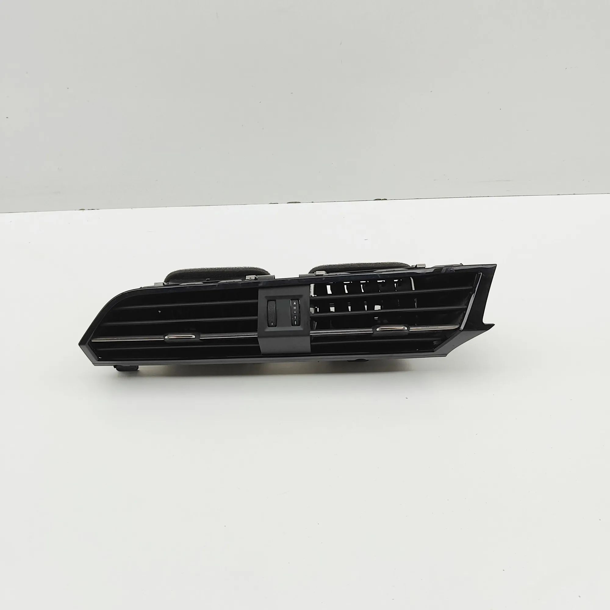 Audi Q3 (F3) Dashboard Air Vents Dashboard Air Vents — AUDI Q3 (Sportback F3N) (...