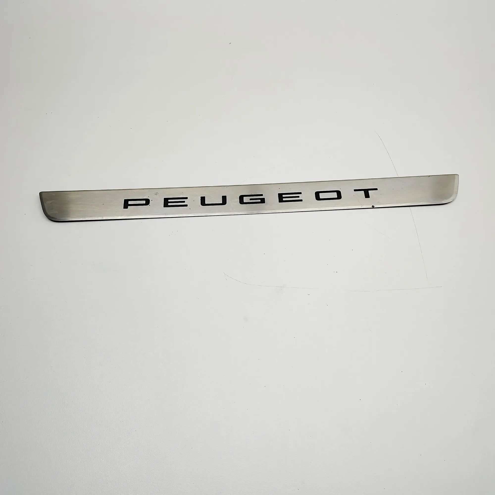 Peugeot 208 Sill trim — front left Sill trim — front left — PEUGEOT 208 (II UB_, U...
