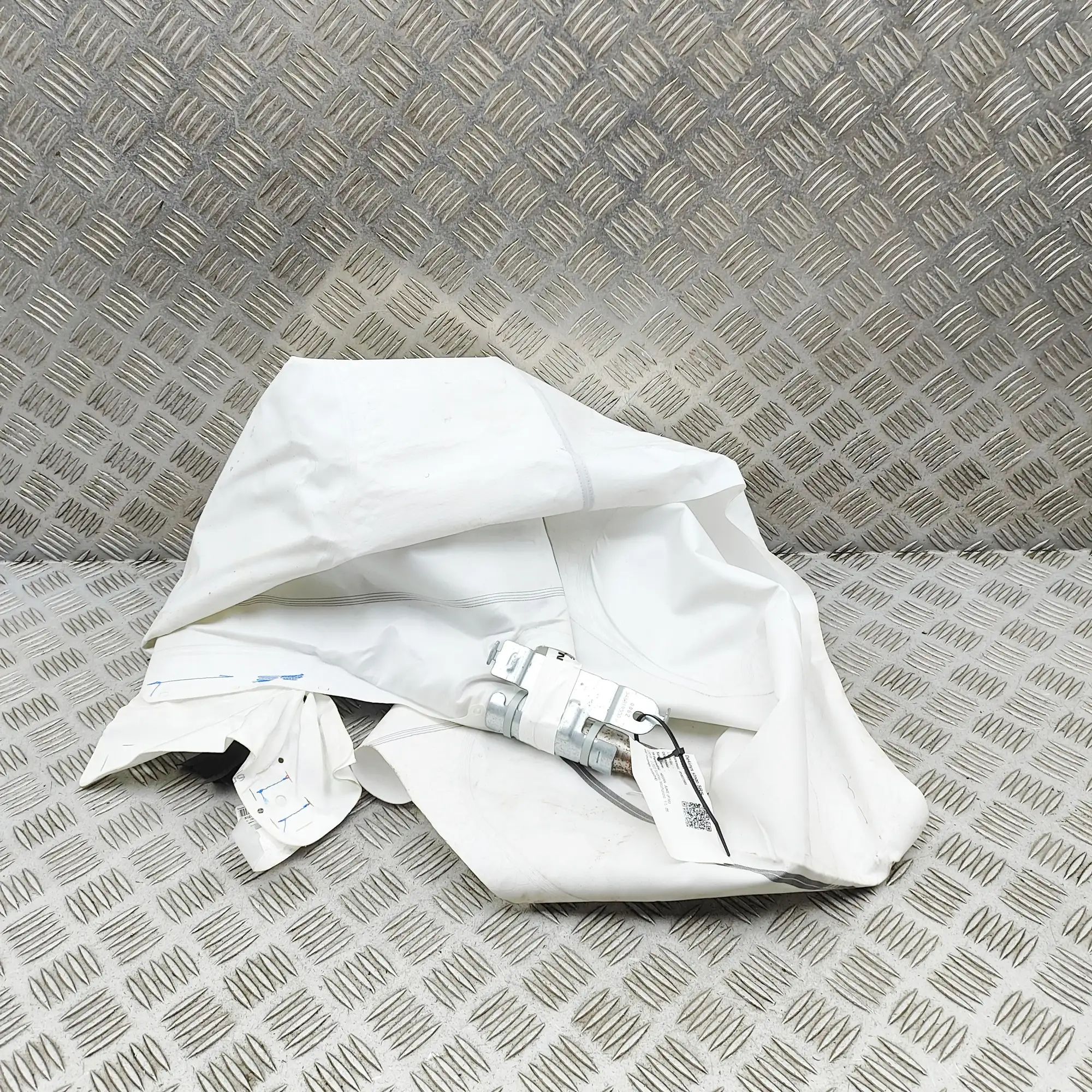 Nissan Juke Right Side Roof Safety Curtain SRS Right Side Roof Safety Curtain SRS — NISSAN JUK...