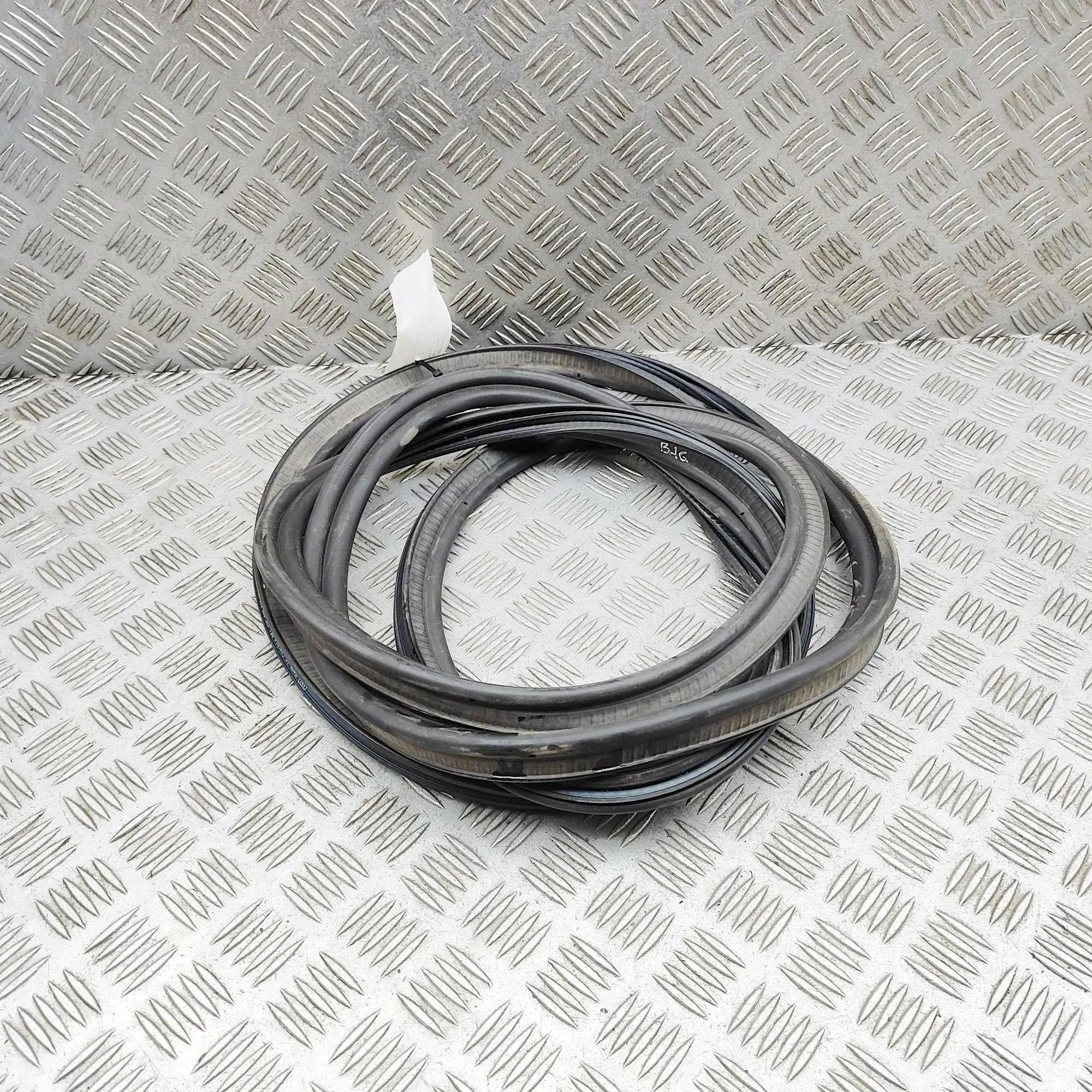 Audi Q3 (F3) Tailgate rubber seal Tailgate rubber seal — AUDI Q3 (Sportback F3N) ...